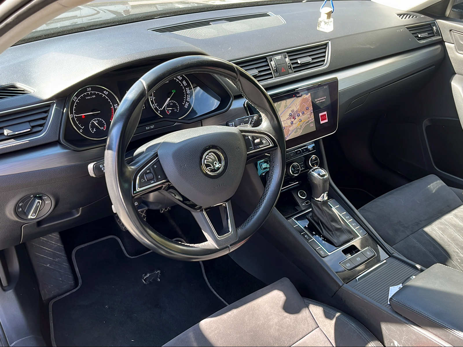 SKODA Superb Combi 2.0 TDi Style 4x4 DSG-image-4