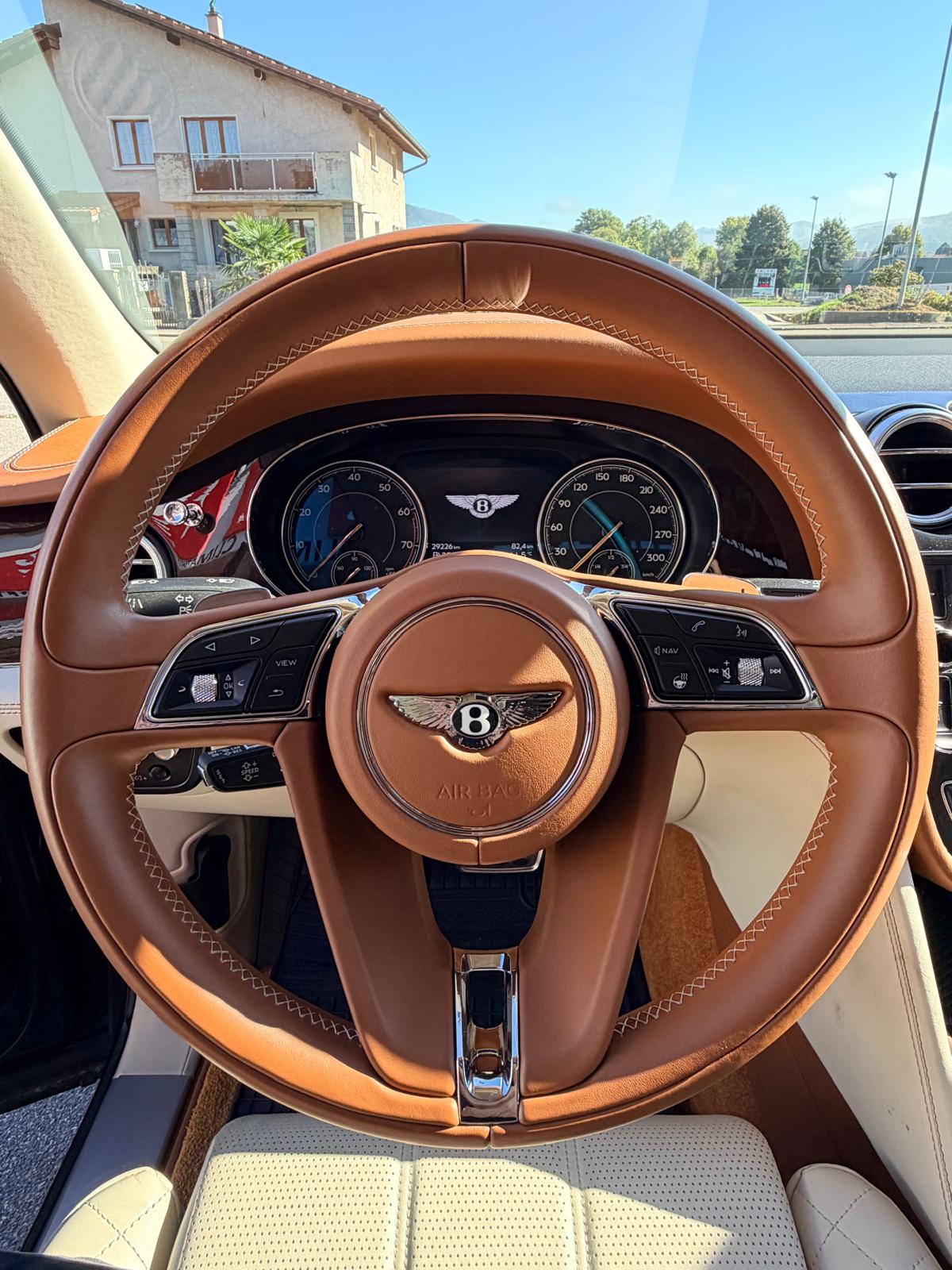BENTLEY Bentayga W12-image-10