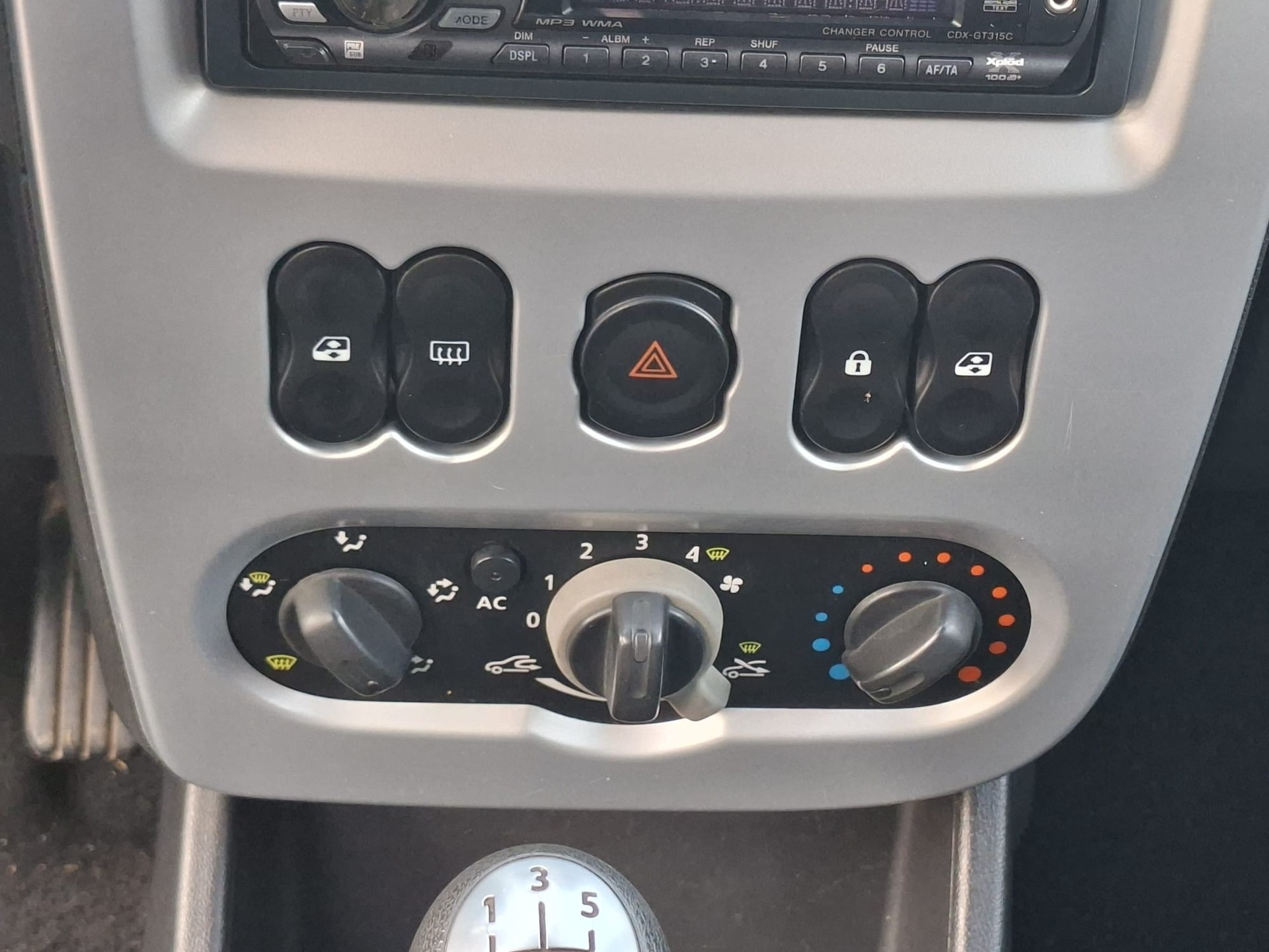 DACIA Sandero 1.6-image-12