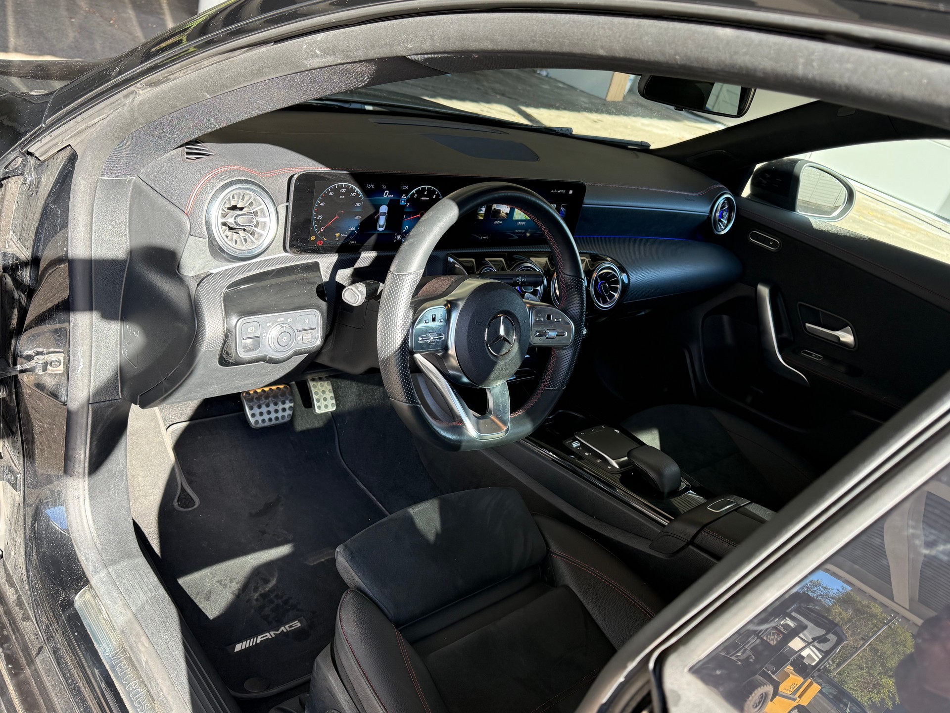 MERCEDES-BENZ CLA 200 AMG Line 7G-DCT-image-9