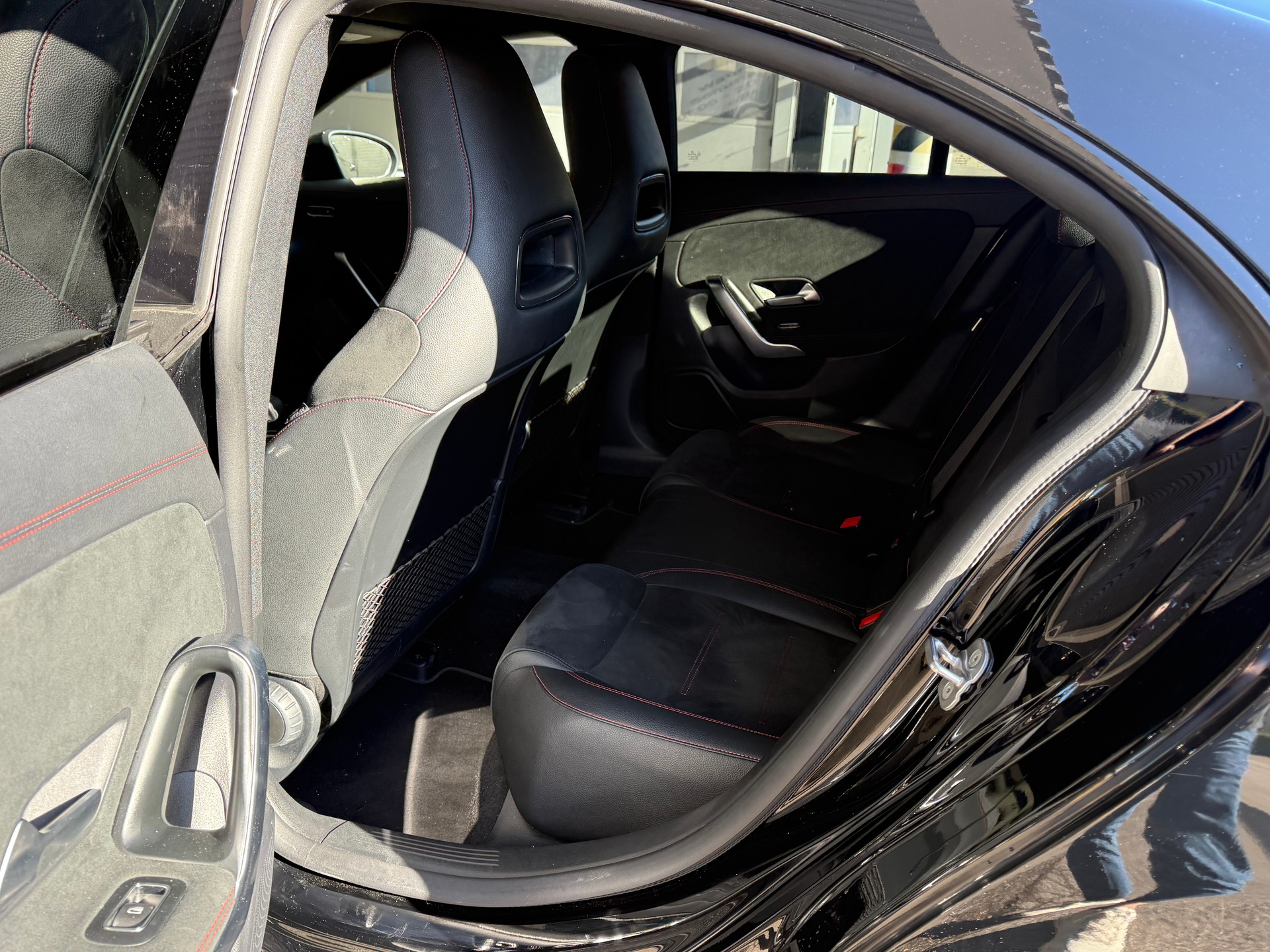 MERCEDES-BENZ CLA 200 AMG Line 7G-DCT-image-11