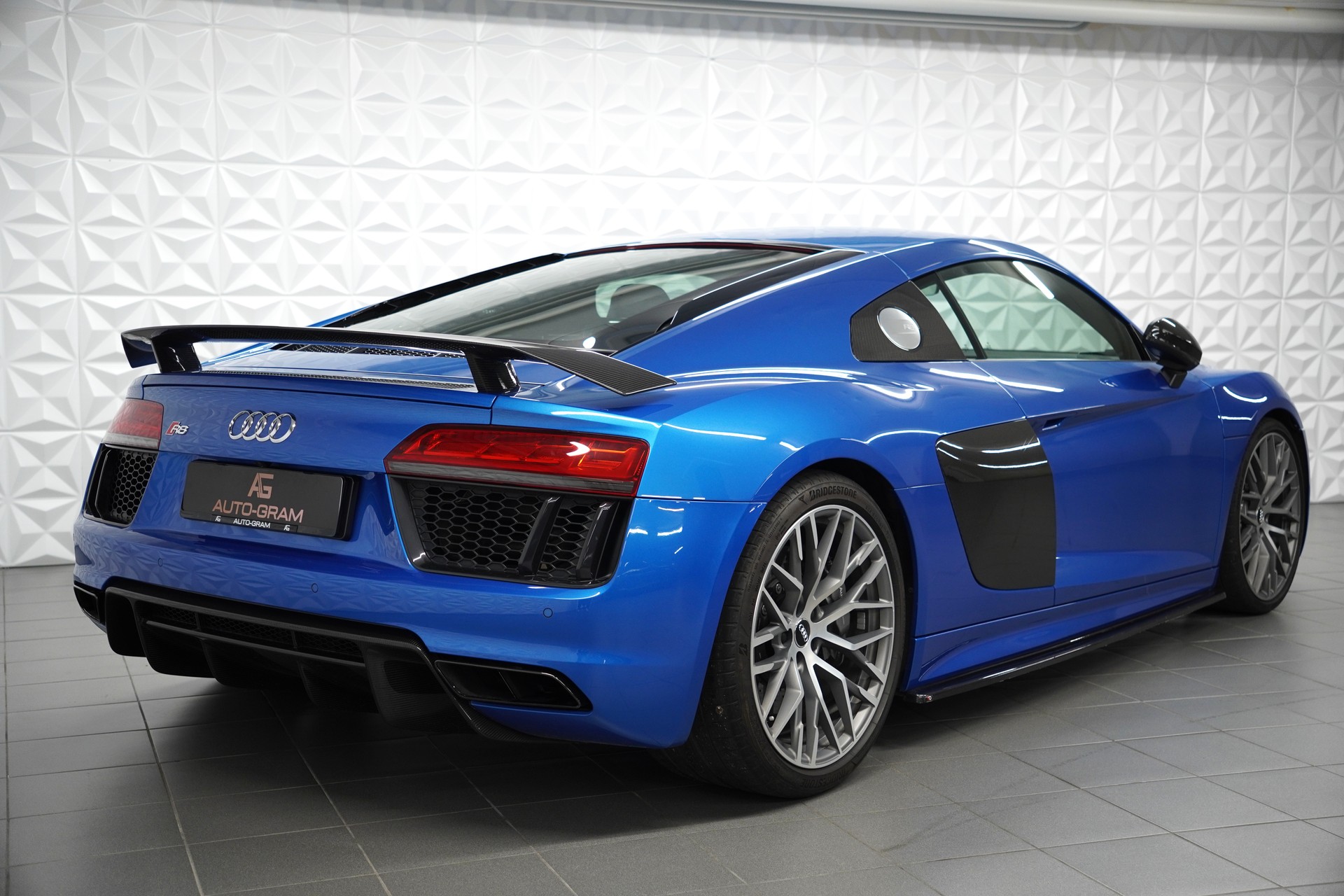 AUDI R8 Coupé 5.2 plus S-Tronic-image-4