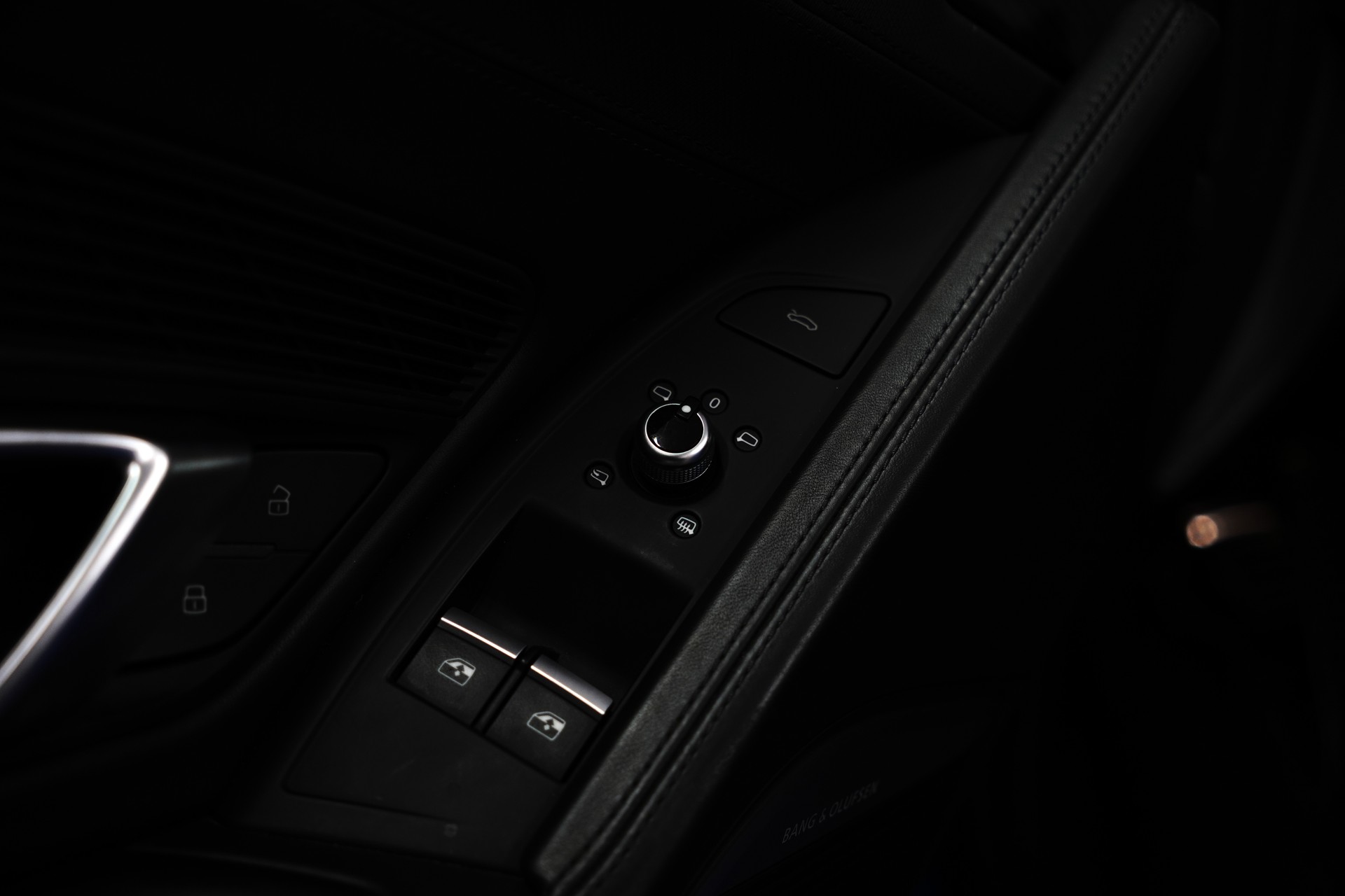 AUDI R8 Coupé 5.2 plus S-Tronic-image-19