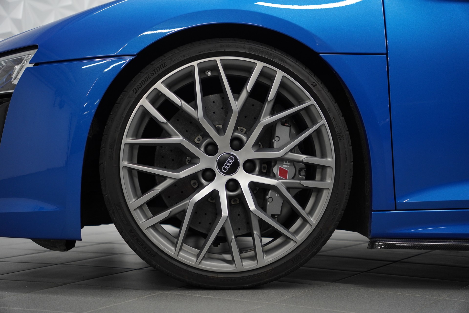 AUDI R8 Coupé 5.2 plus S-Tronic-image-8