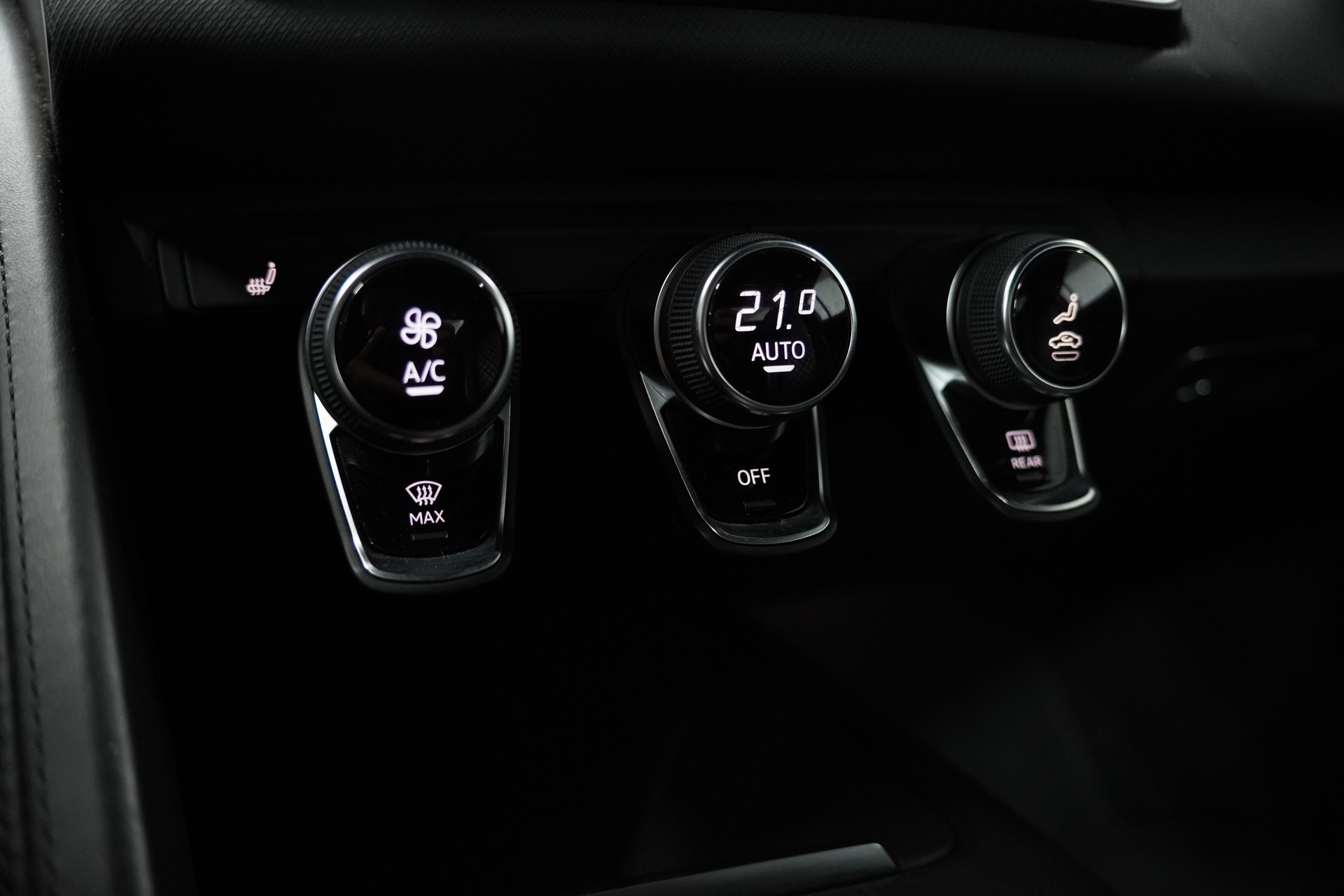 AUDI R8 Coupé 5.2 plus S-Tronic-image-16