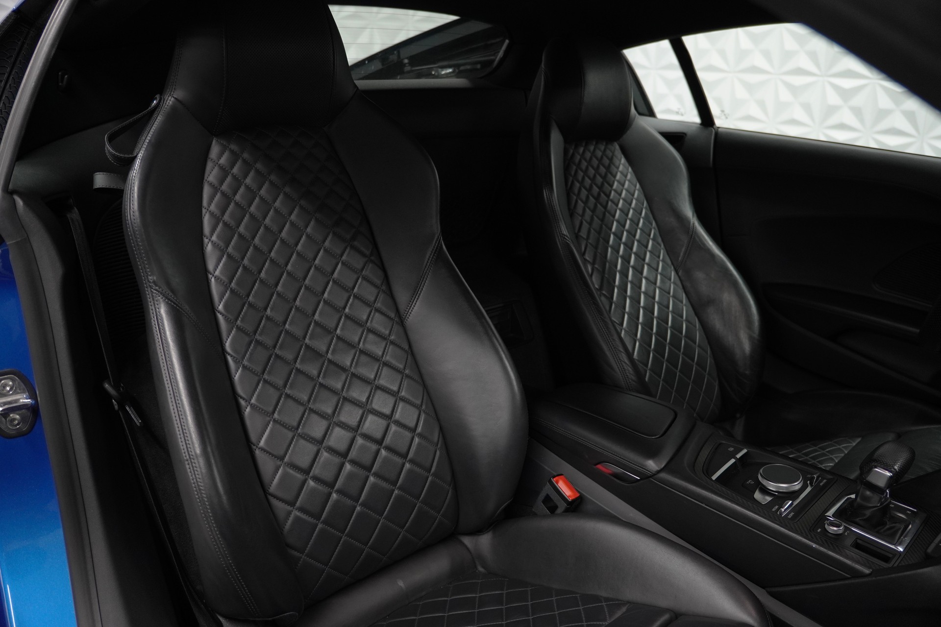 AUDI R8 Coupé 5.2 plus S-Tronic-image-12