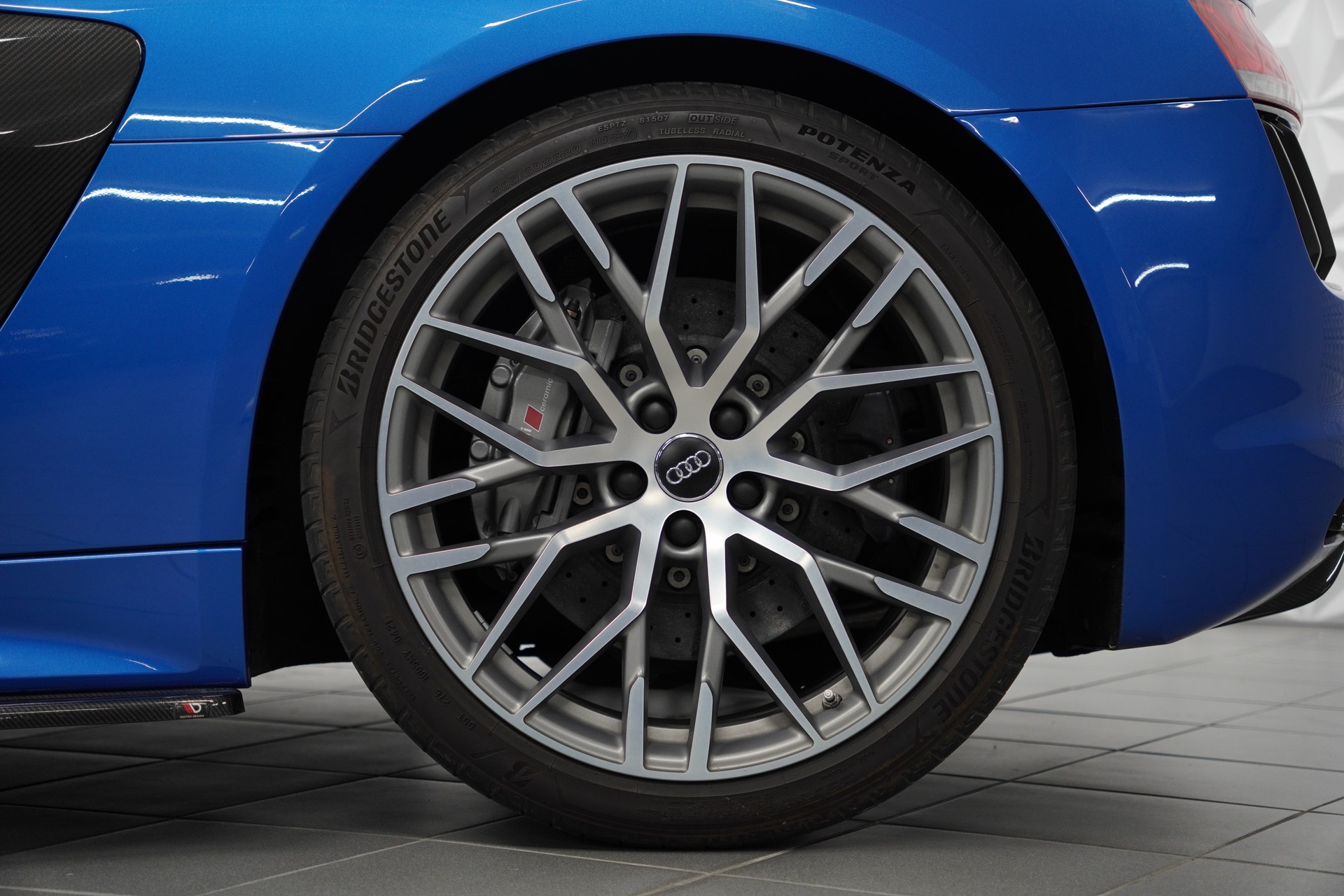 AUDI R8 Coupé 5.2 plus S-Tronic-image-9