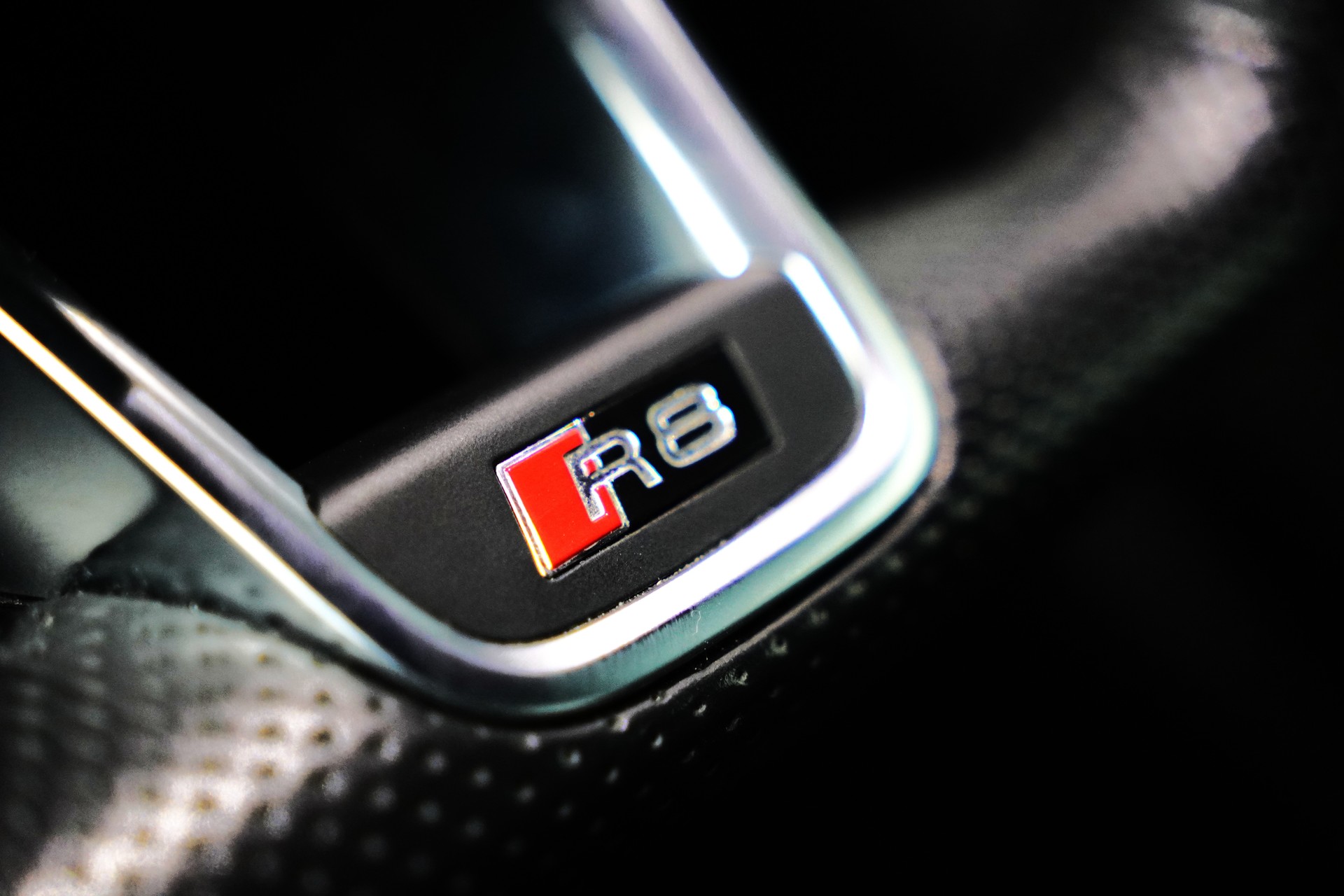 AUDI R8 Coupé 5.2 plus S-Tronic-image-18
