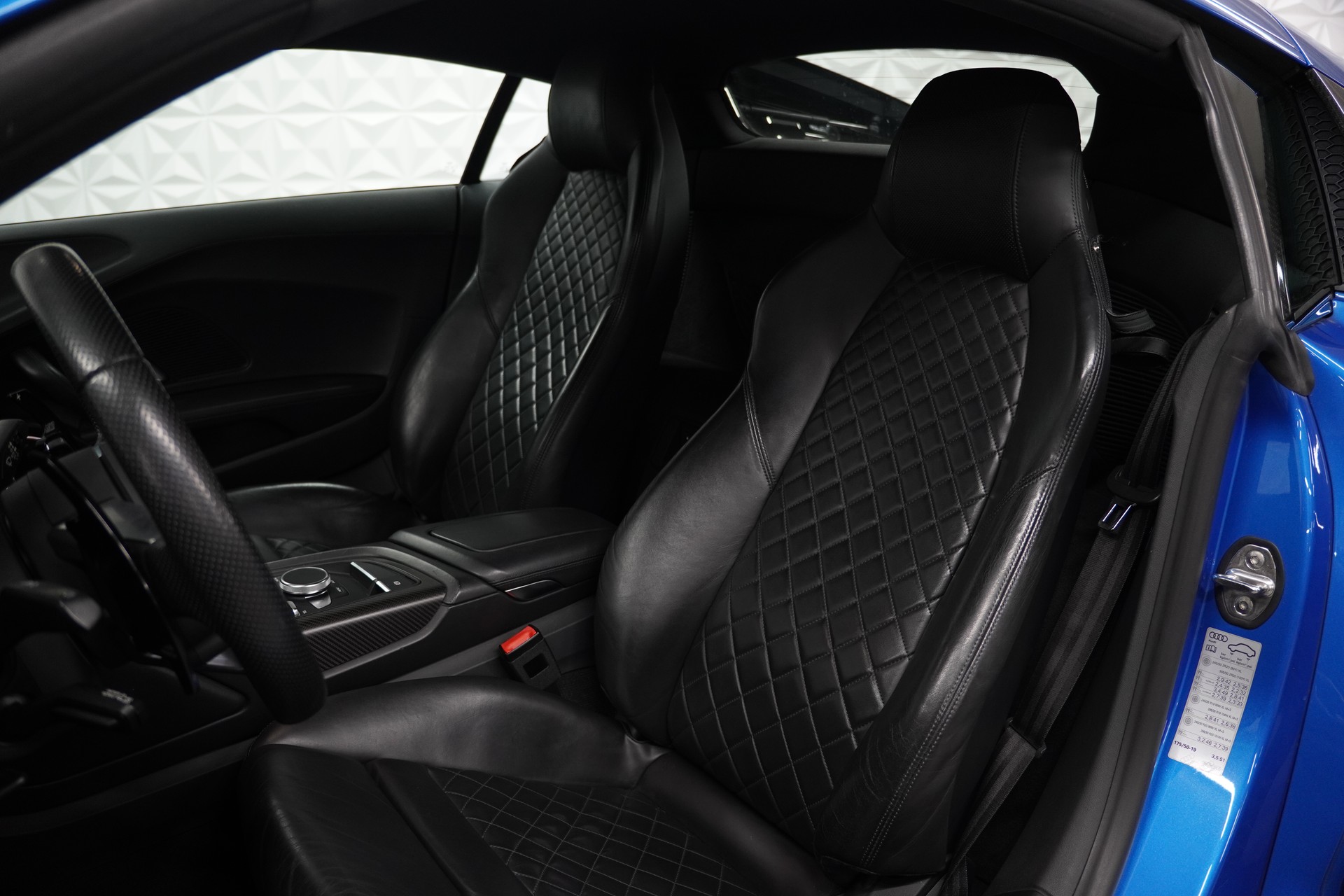 AUDI R8 Coupé 5.2 plus S-Tronic-image-11