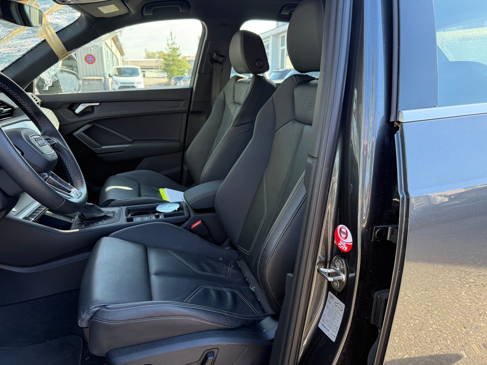 AUDI Q3 40 TFSI S line quattro S-tronic-image-7