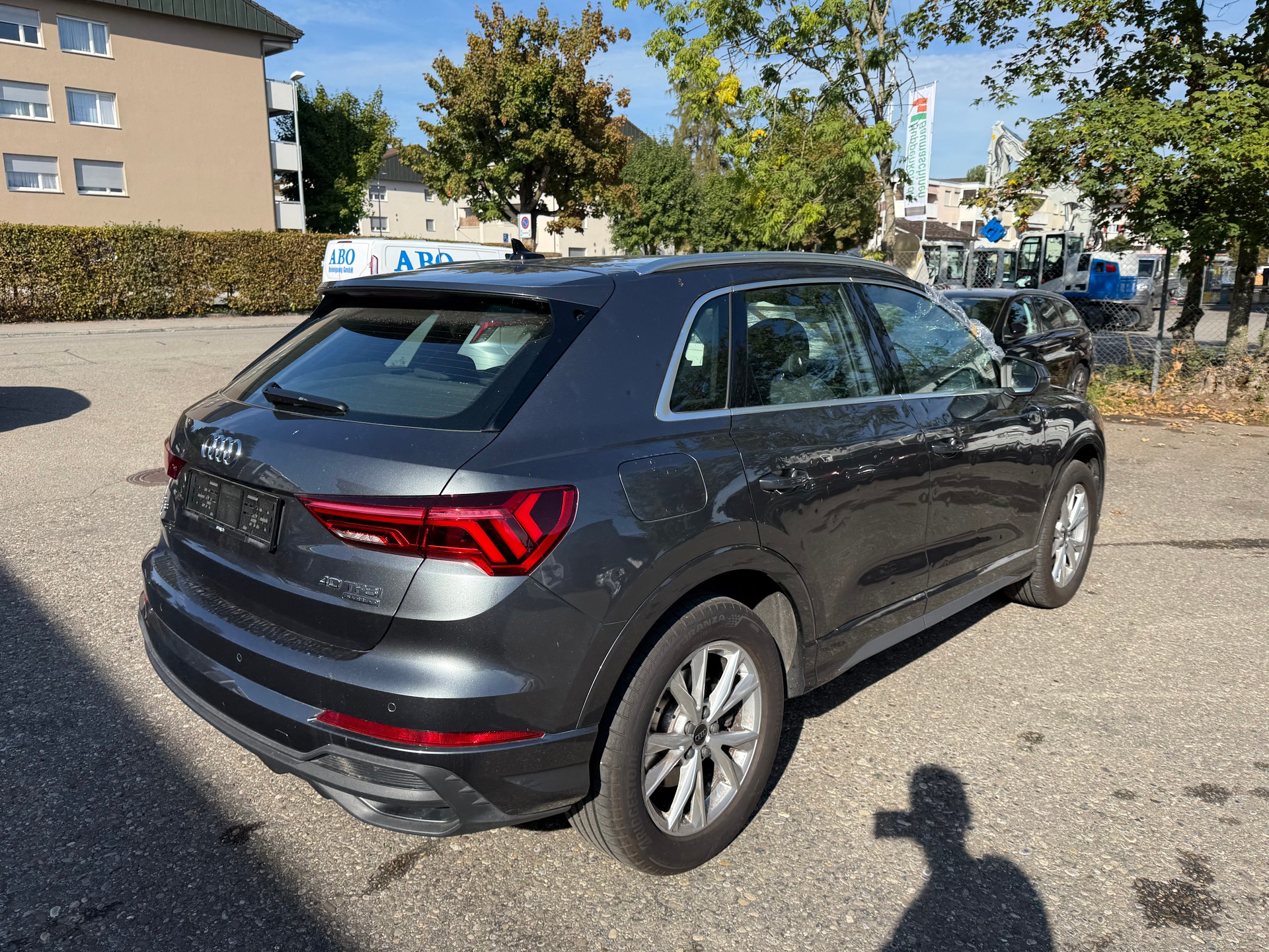 AUDI Q3 40 TFSI S line quattro S-tronic-image-3