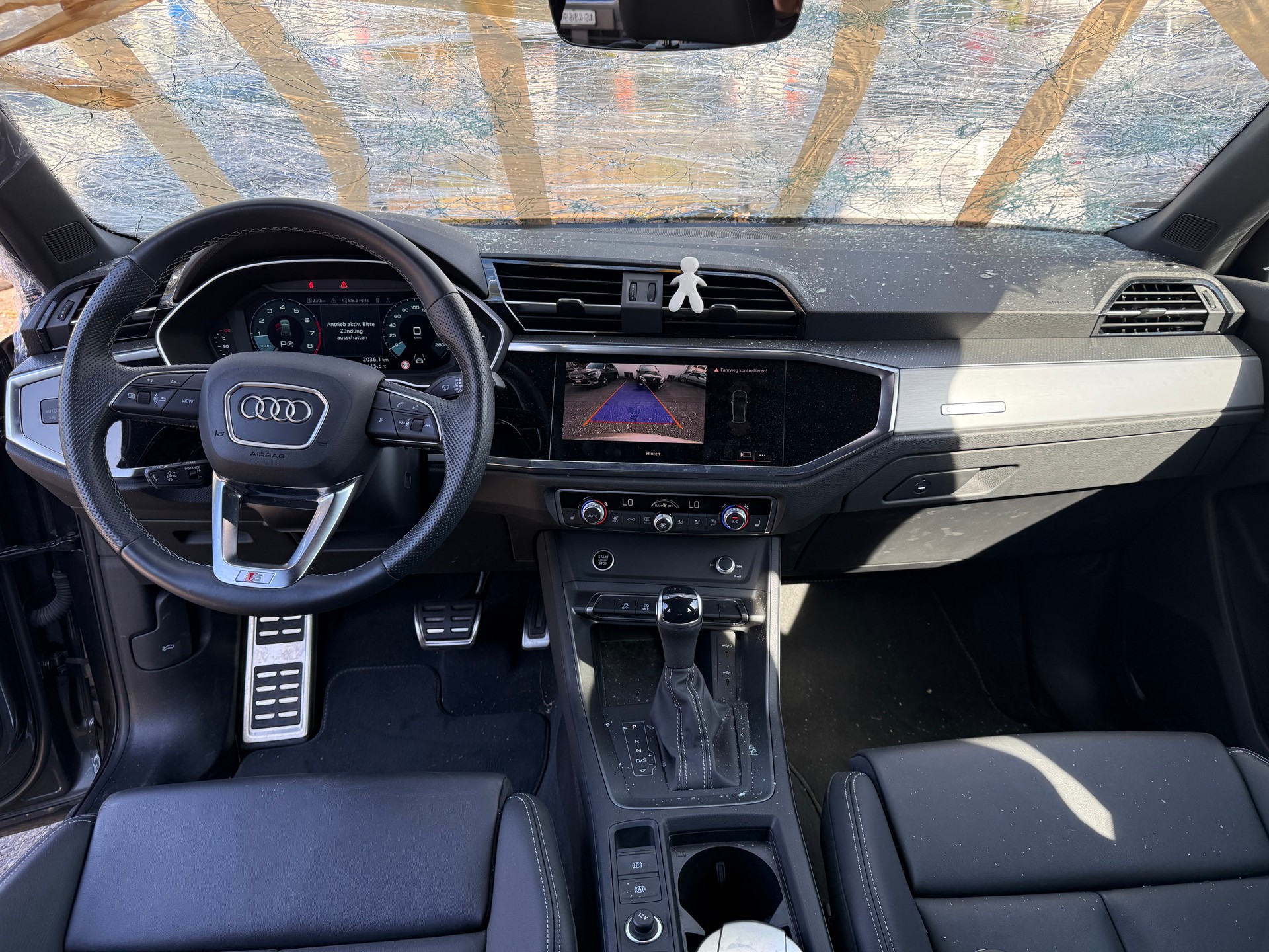AUDI Q3 40 TFSI S line quattro S-tronic-image-9