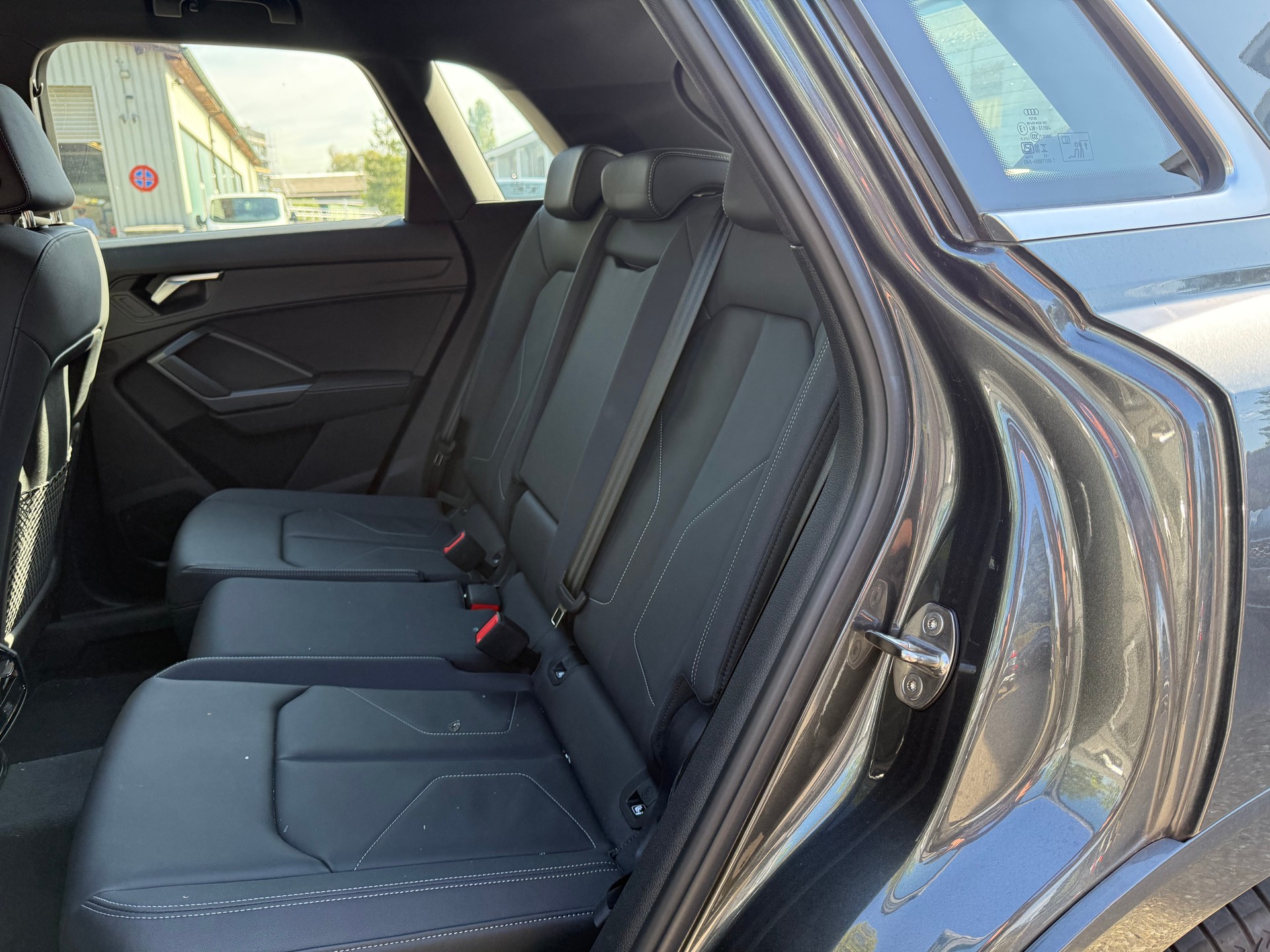 AUDI Q3 40 TFSI S line quattro S-tronic-image-8