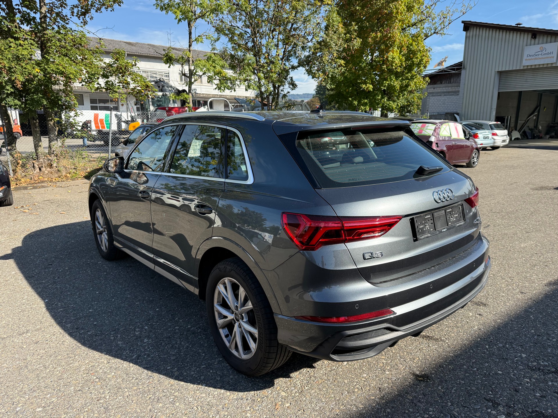 AUDI Q3 40 TFSI S line quattro S-tronic-image-4