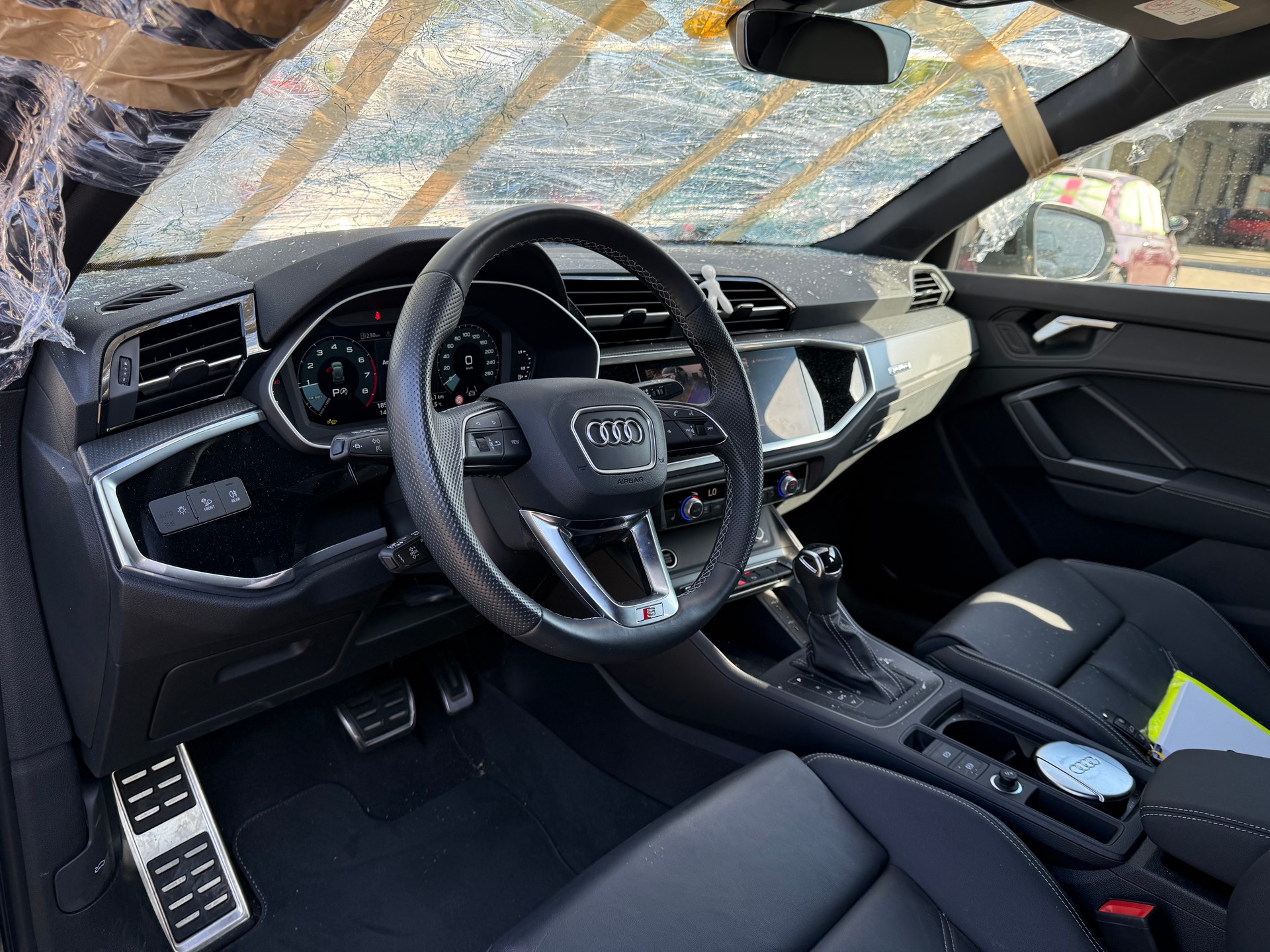 AUDI Q3 40 TFSI S line quattro S-tronic-image-5