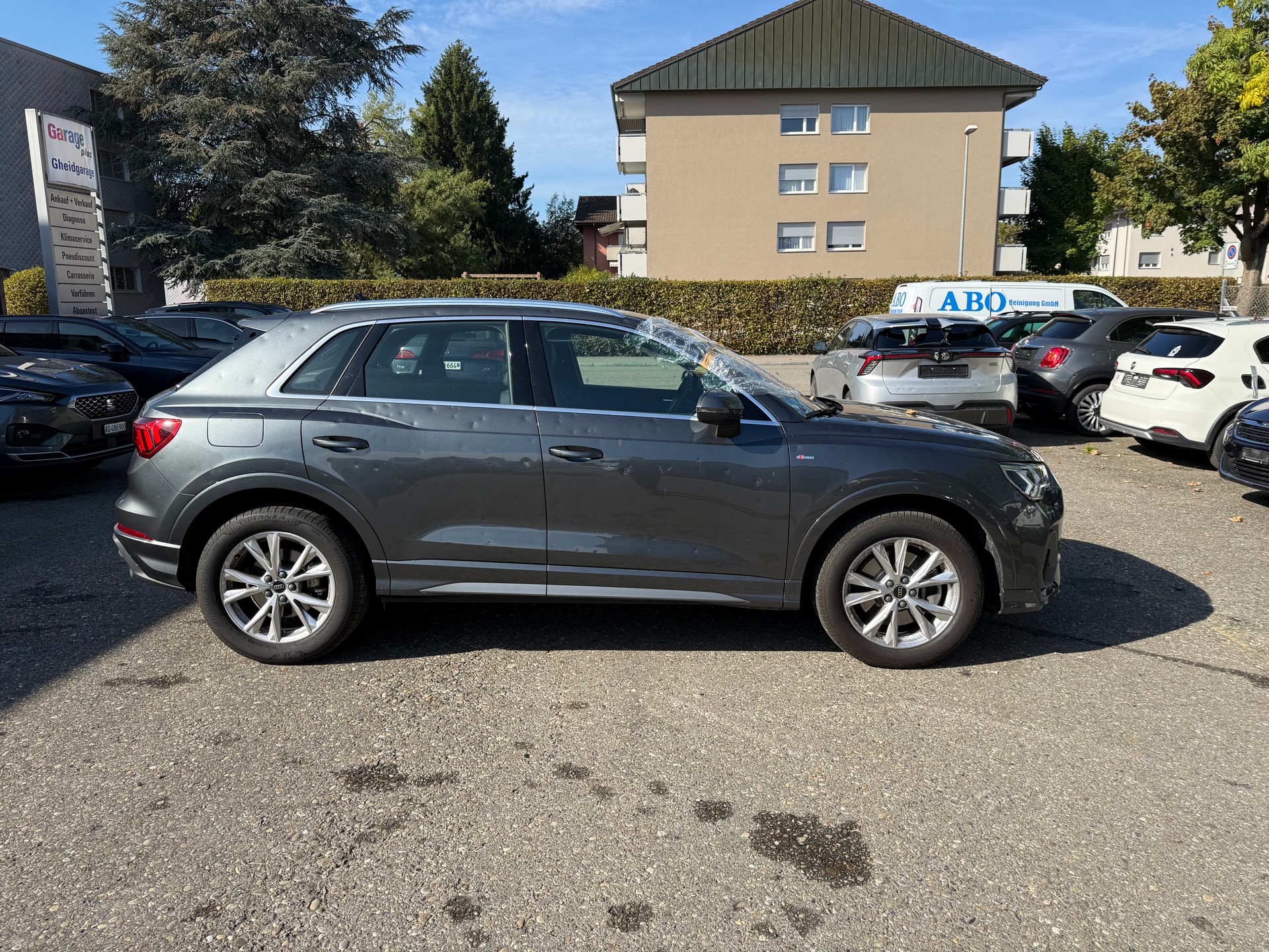 AUDI Q3 40 TFSI S line quattro S-tronic-image-2