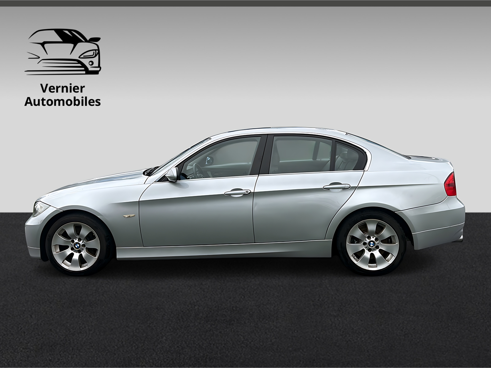 BMW 330i-image-7