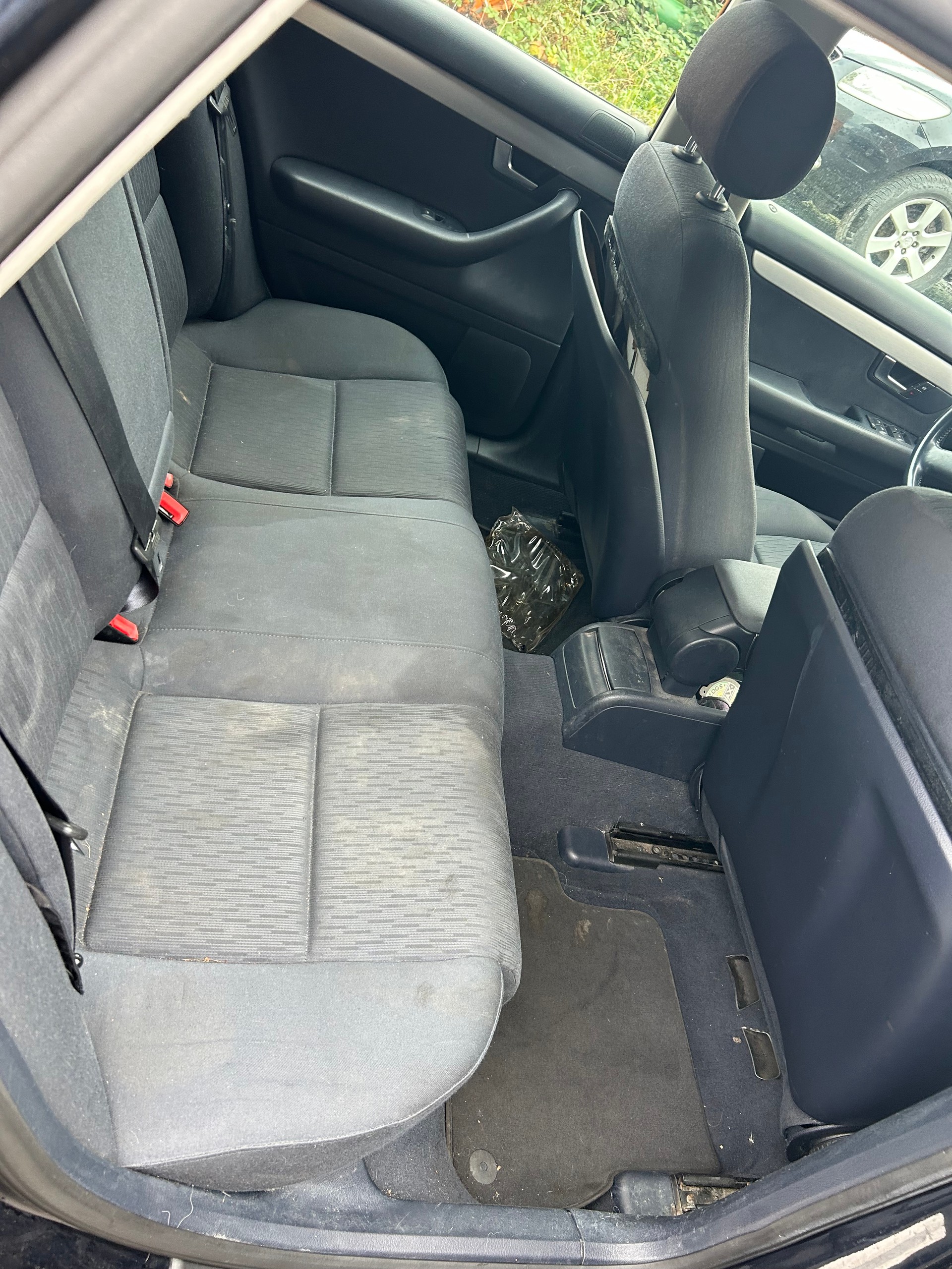 AUDI A4 Avant 2.0 TDI-image-3