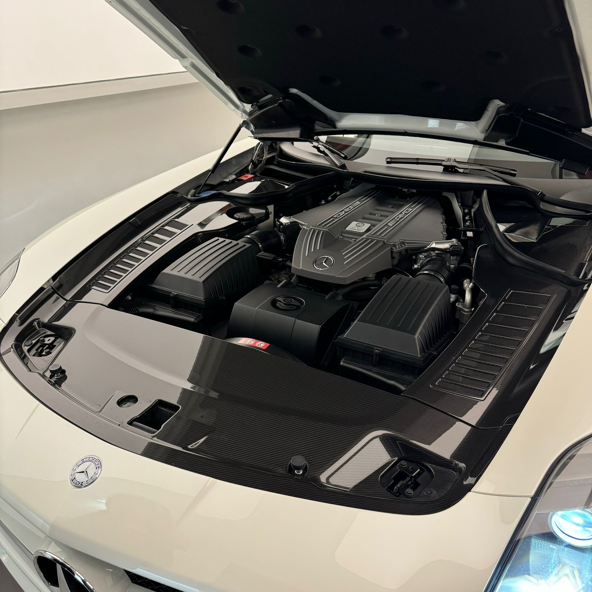 MERCEDES-BENZ SLS 63 AMG Speedshift RennTech-image-10