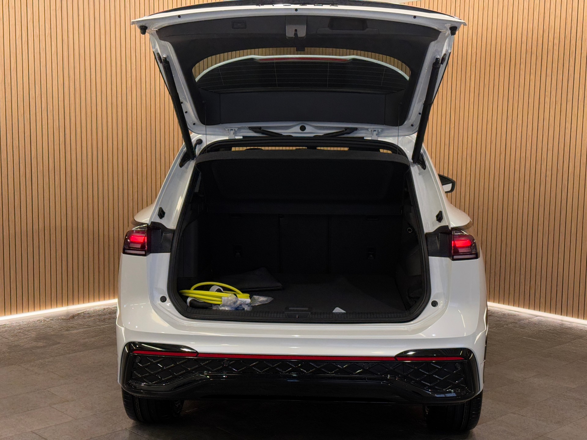 VW Tiguan 1.5 TSI evo2 eHybrid R-Line DSG * Orys Weiss *-image-5