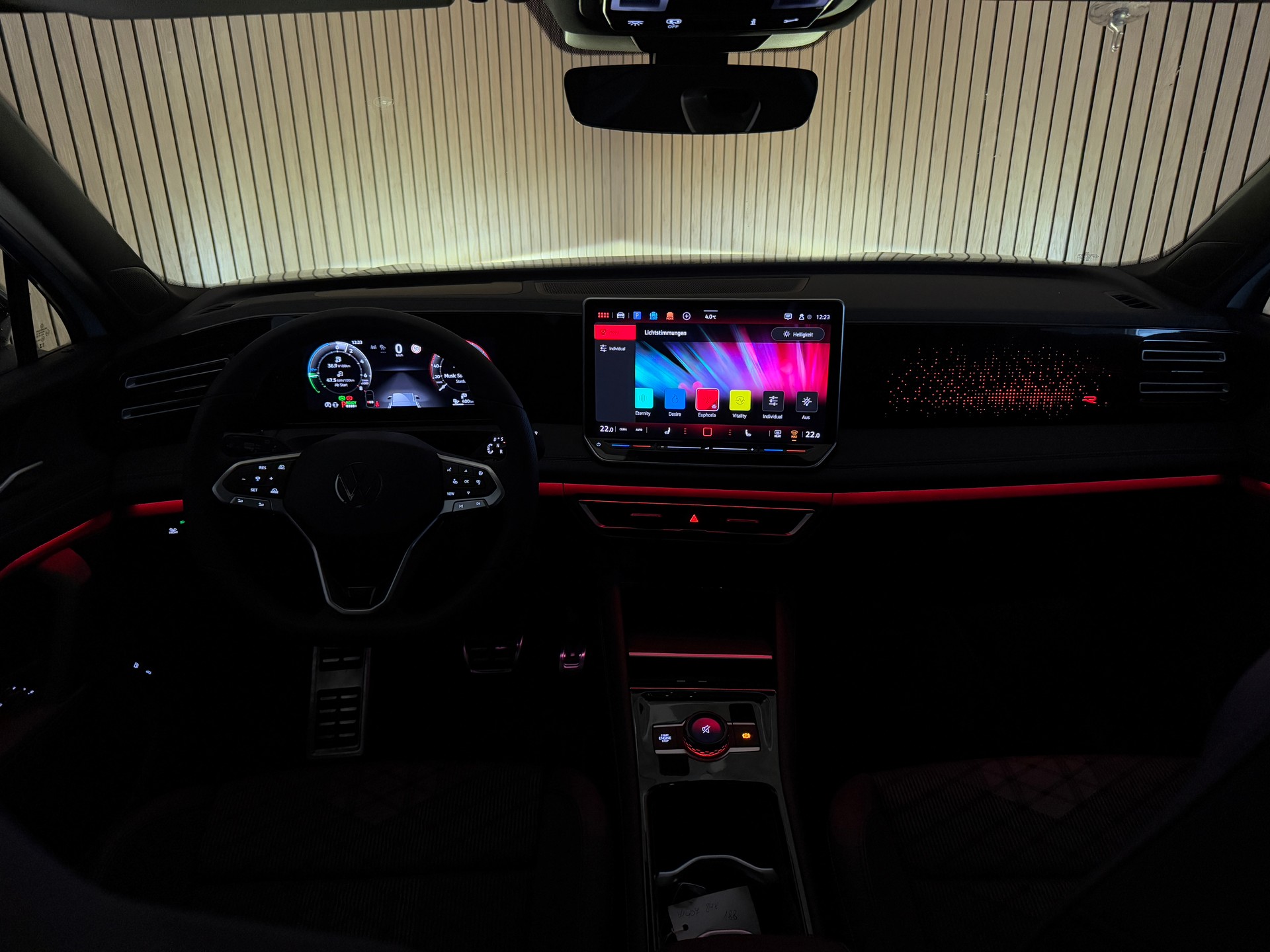 VW Tiguan 1.5 TSI evo2 eHybrid R-Line DSG * Orys Weiss *-image-12