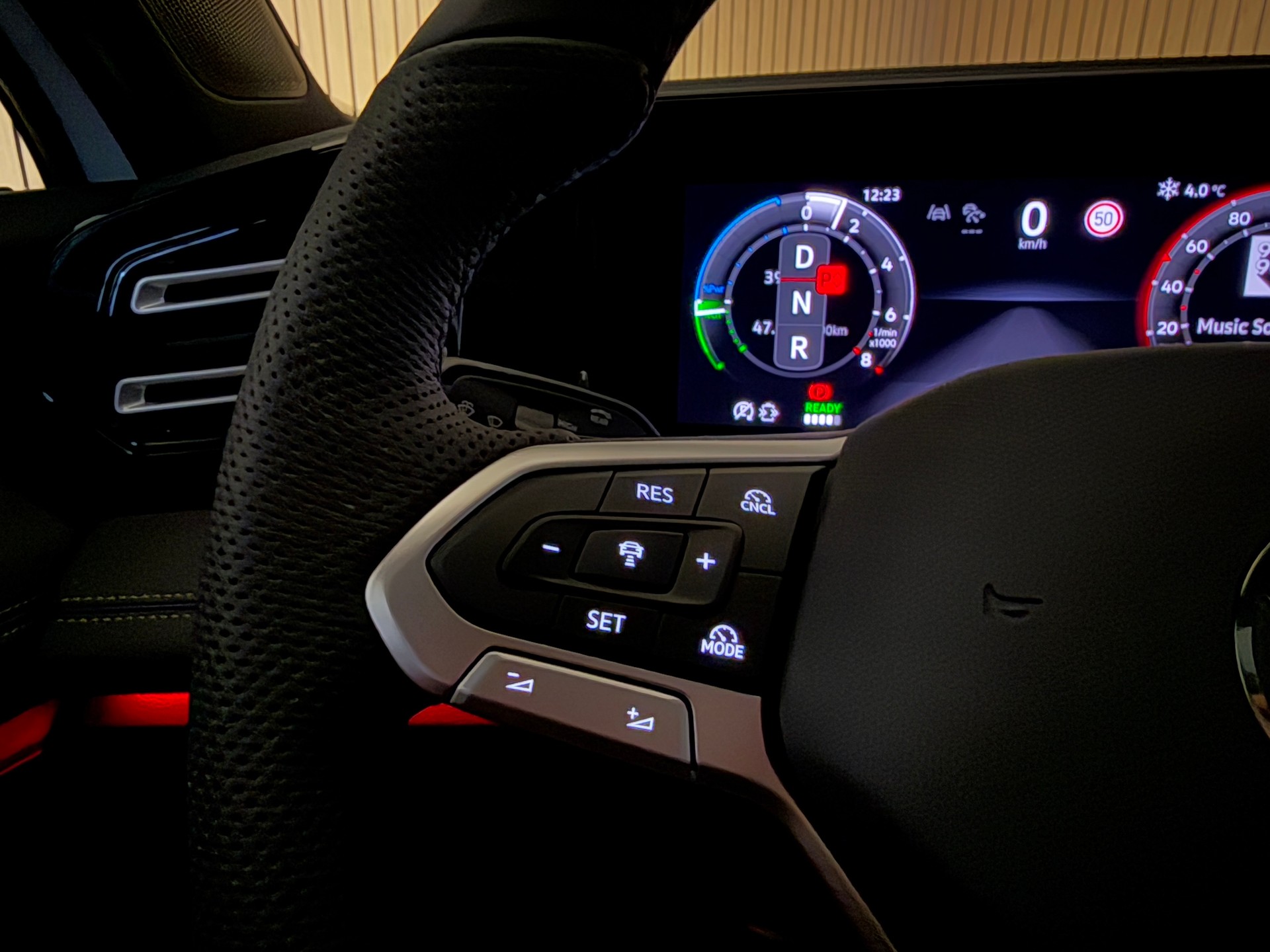 VW Tiguan 1.5 TSI evo2 eHybrid R-Line DSG * Orys Weiss *-image-15