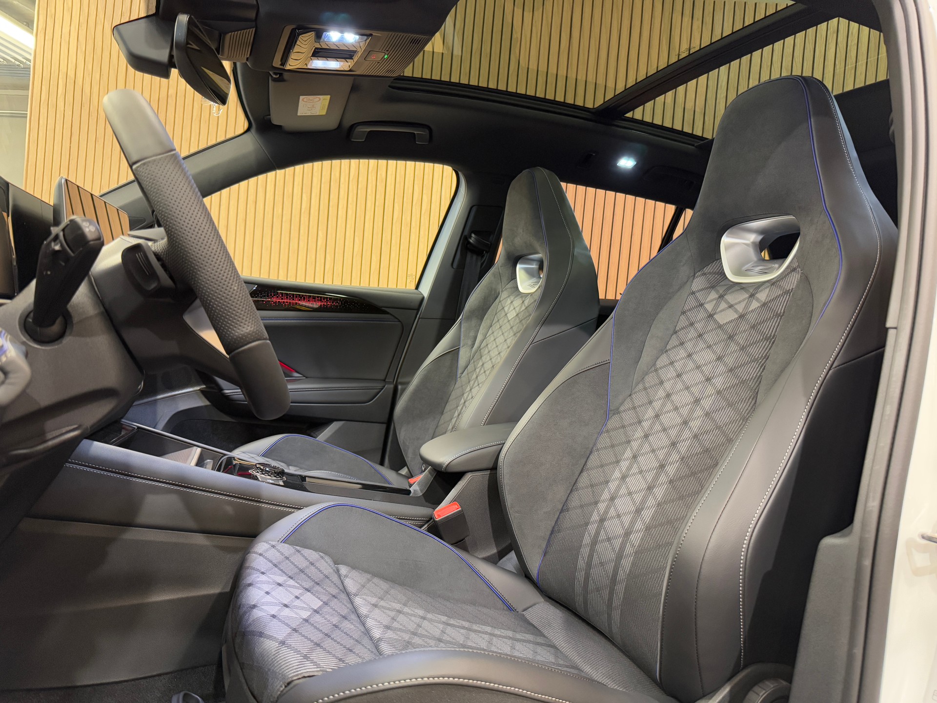 VW Tiguan 1.5 TSI evo2 eHybrid R-Line DSG * Orys Weiss *-image-9