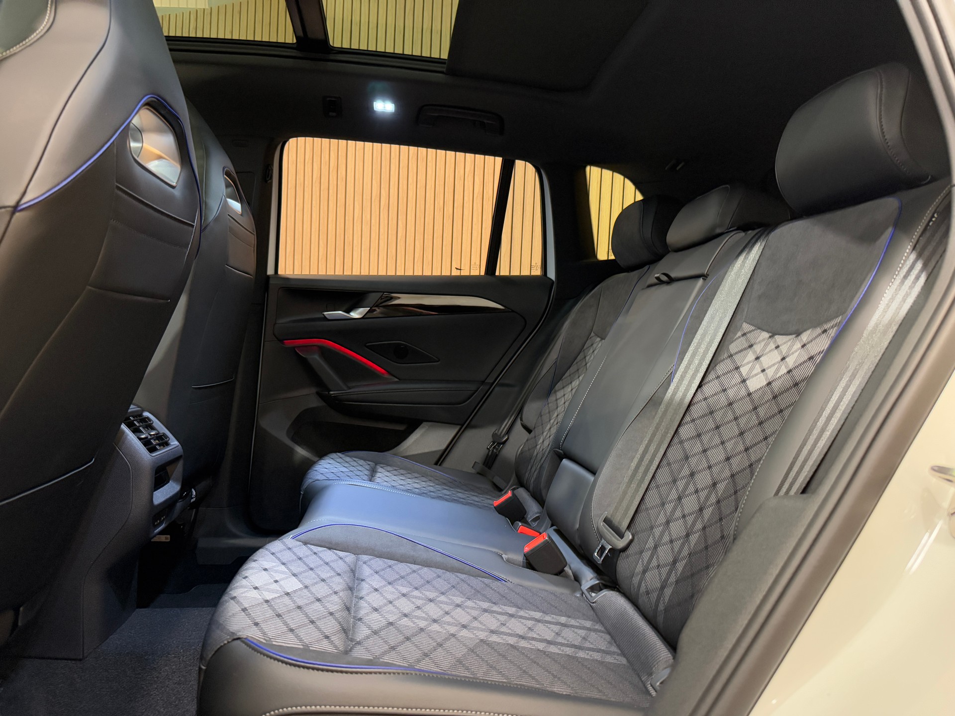VW Tiguan 1.5 TSI evo2 eHybrid R-Line DSG * Orys Weiss *-image-10