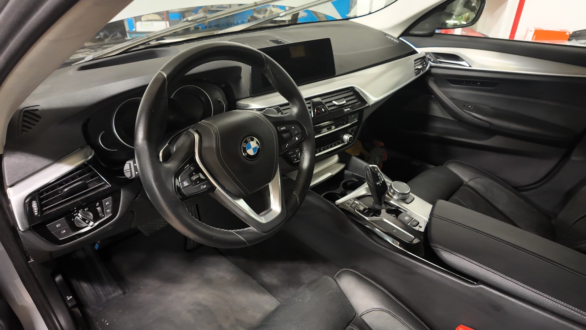 BMW 520d xDrive Touring Sport Line Steptronic - EXPORT-image-5