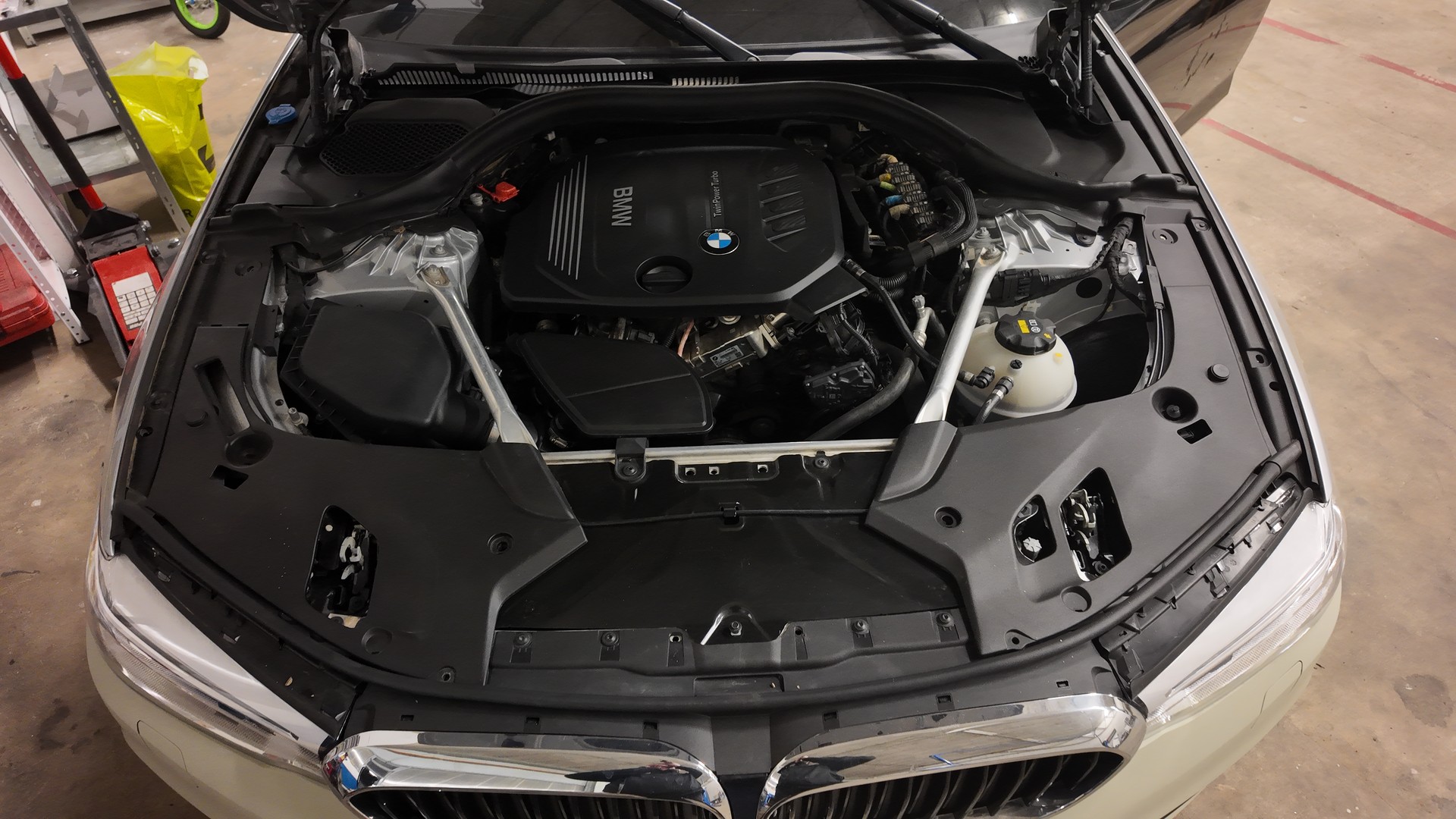 BMW 520d xDrive Touring Sport Line Steptronic - EXPORT-image-7