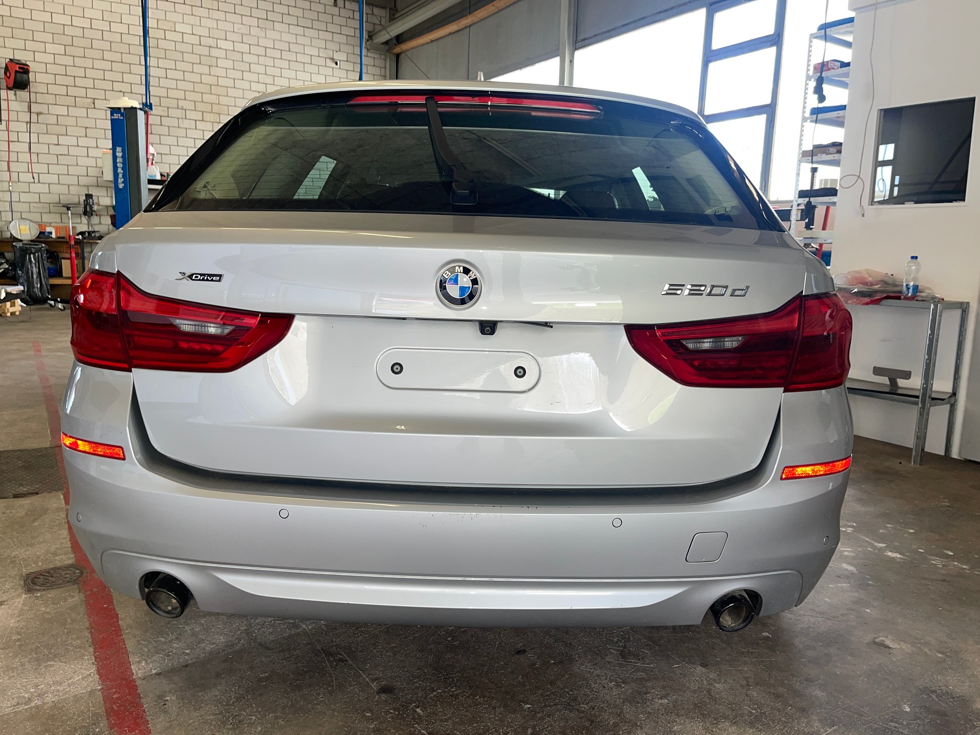 BMW 520d xDrive Touring Sport Line Steptronic - EXPORT-image-2