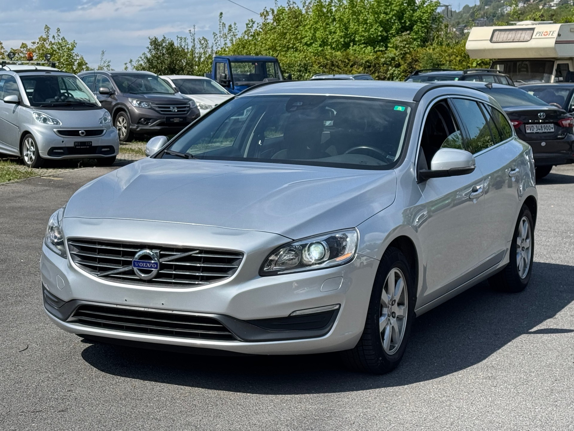 VOLVO V60 T4 Momentum Powershift-image-0