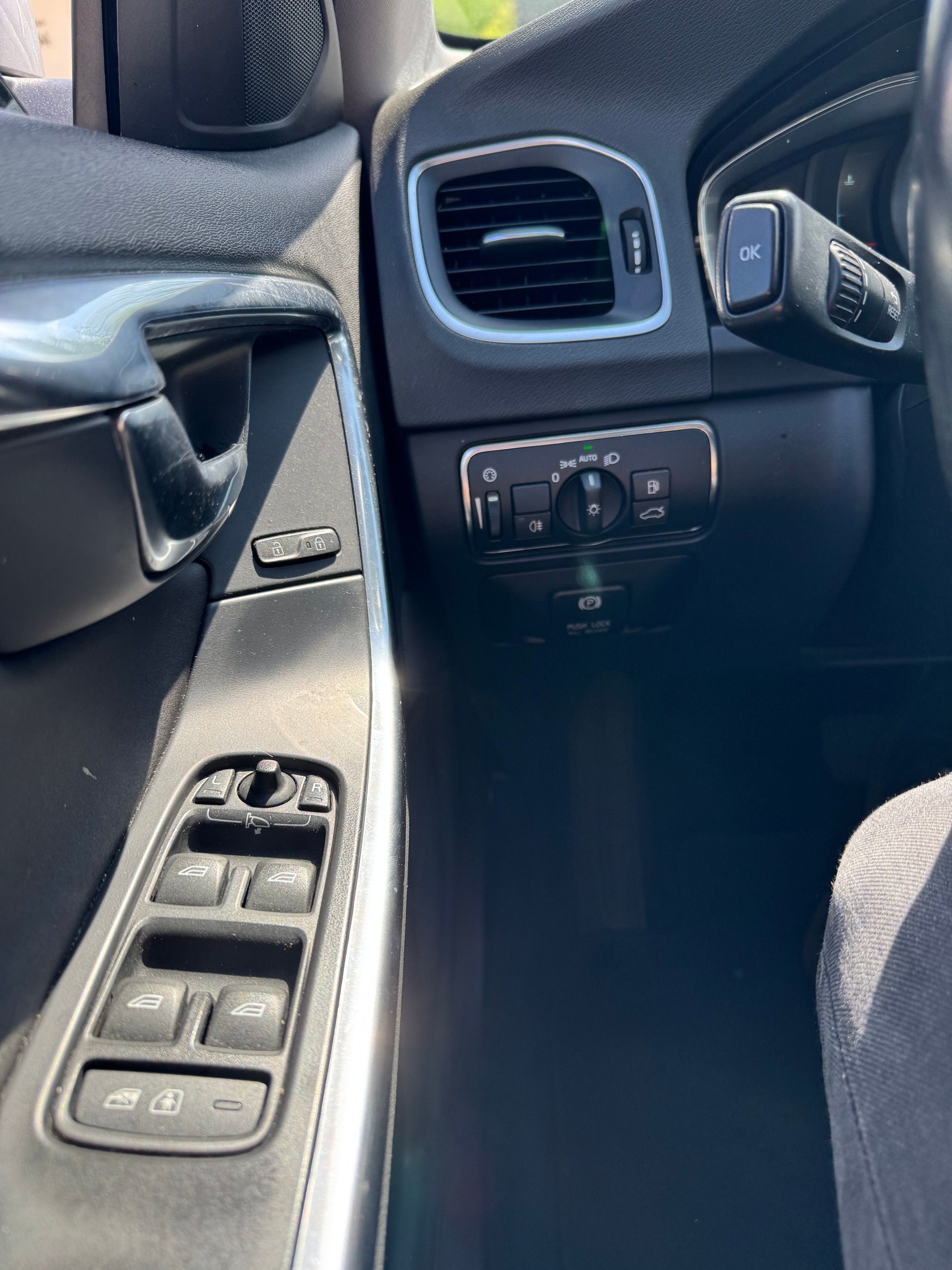 VOLVO V60 T4 Momentum Powershift-image-5