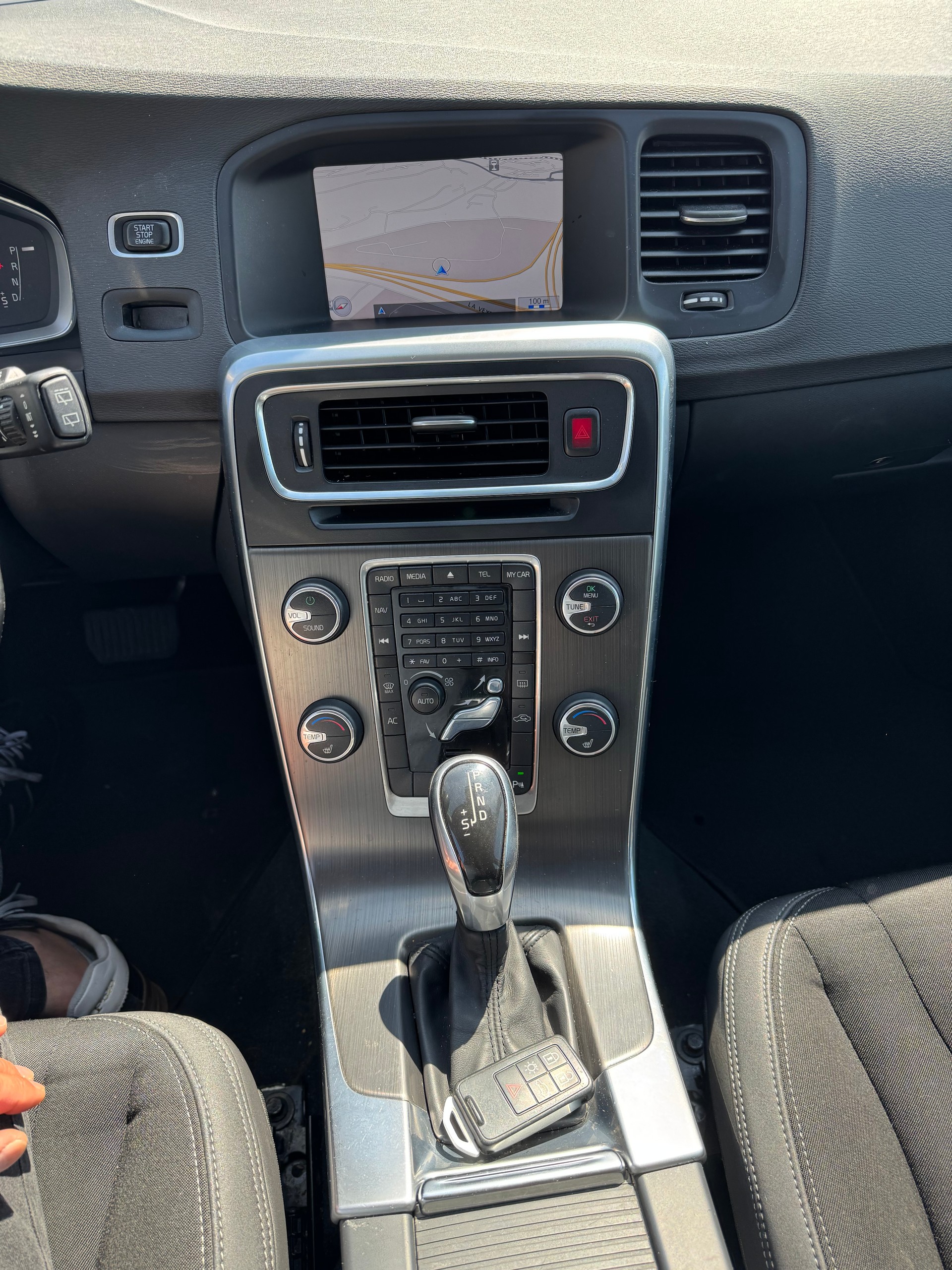 VOLVO V60 T4 Momentum Powershift-image-3