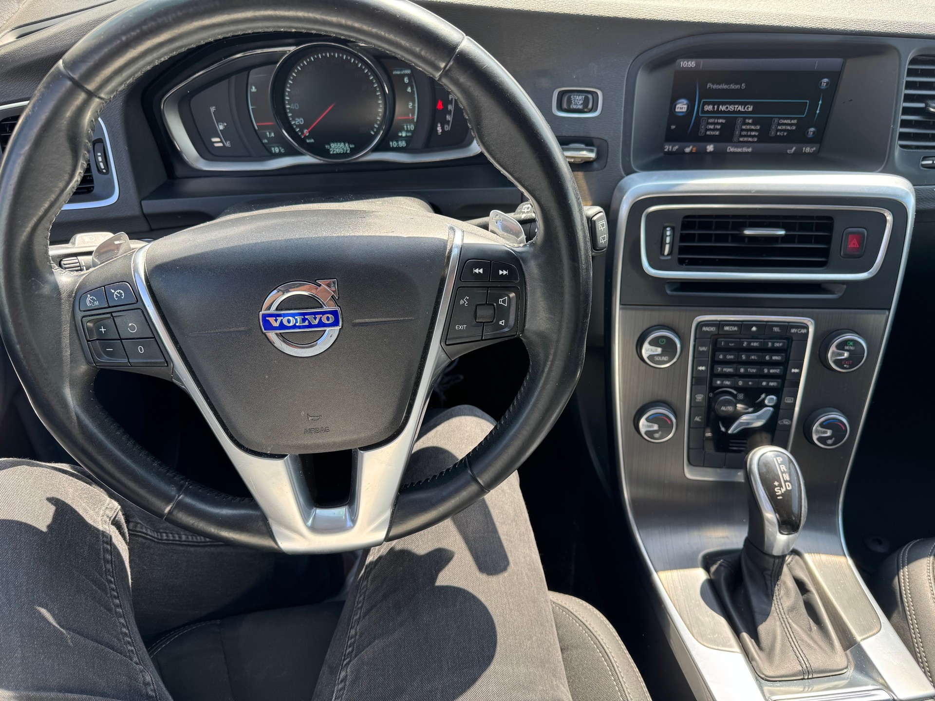 VOLVO V60 T4 Momentum Powershift-image-1