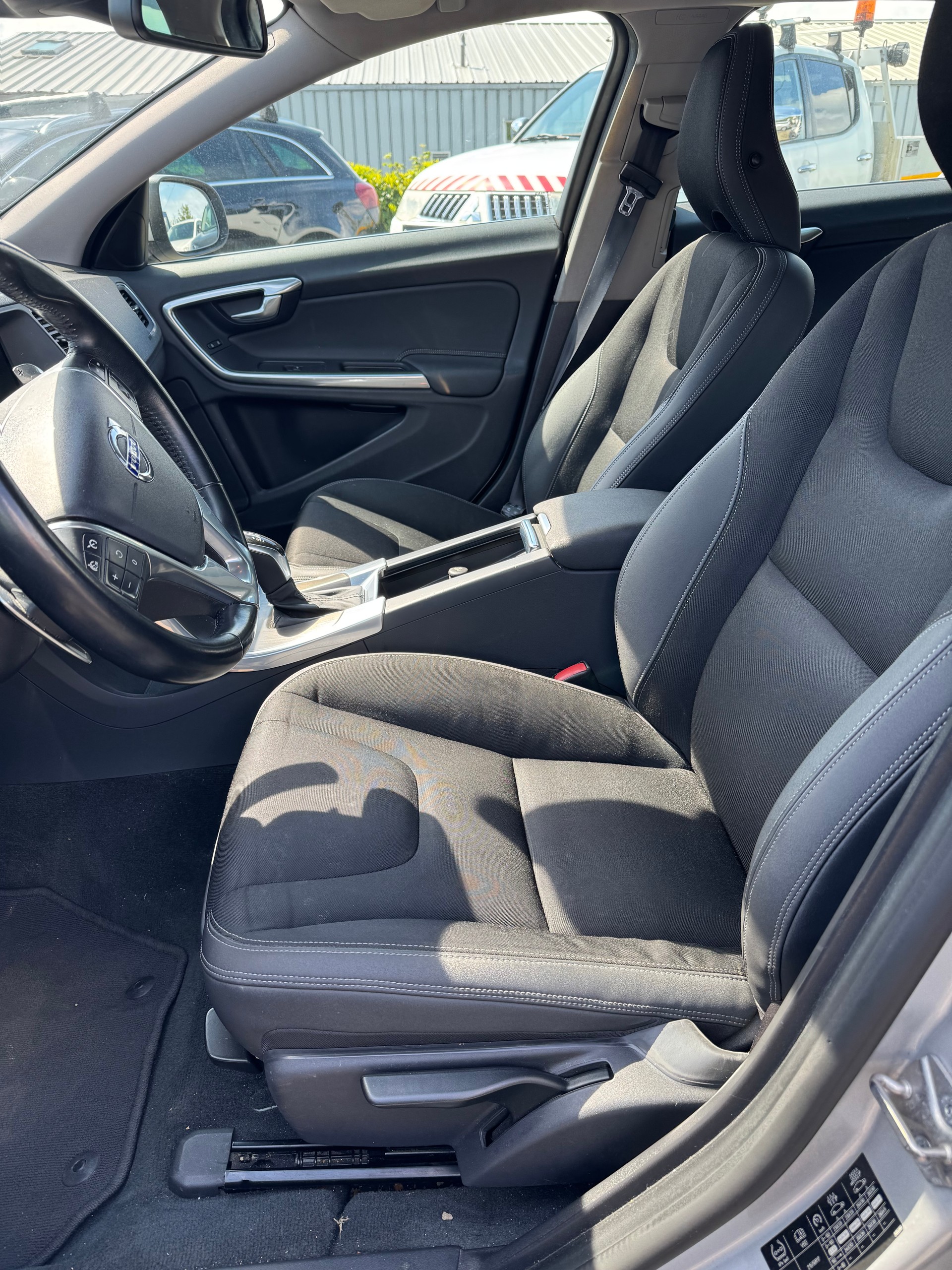 VOLVO V60 T4 Momentum Powershift-image-7