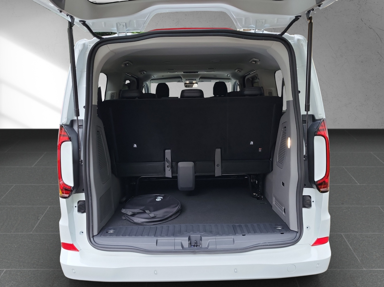VW Caravelle BEV Elektro 218PS 8Plätze-image-17