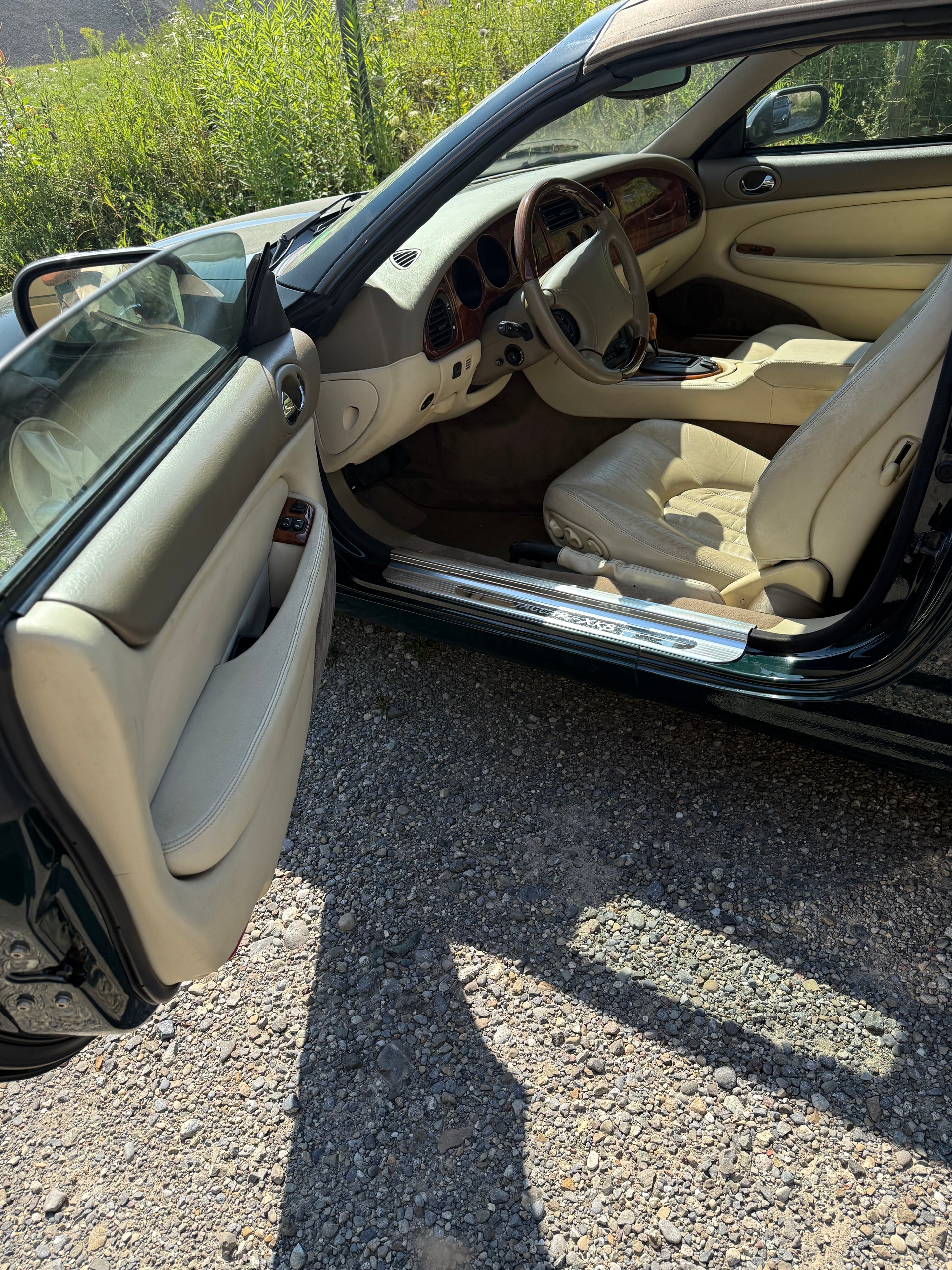 JAGUAR XK8 Convertible-image-2