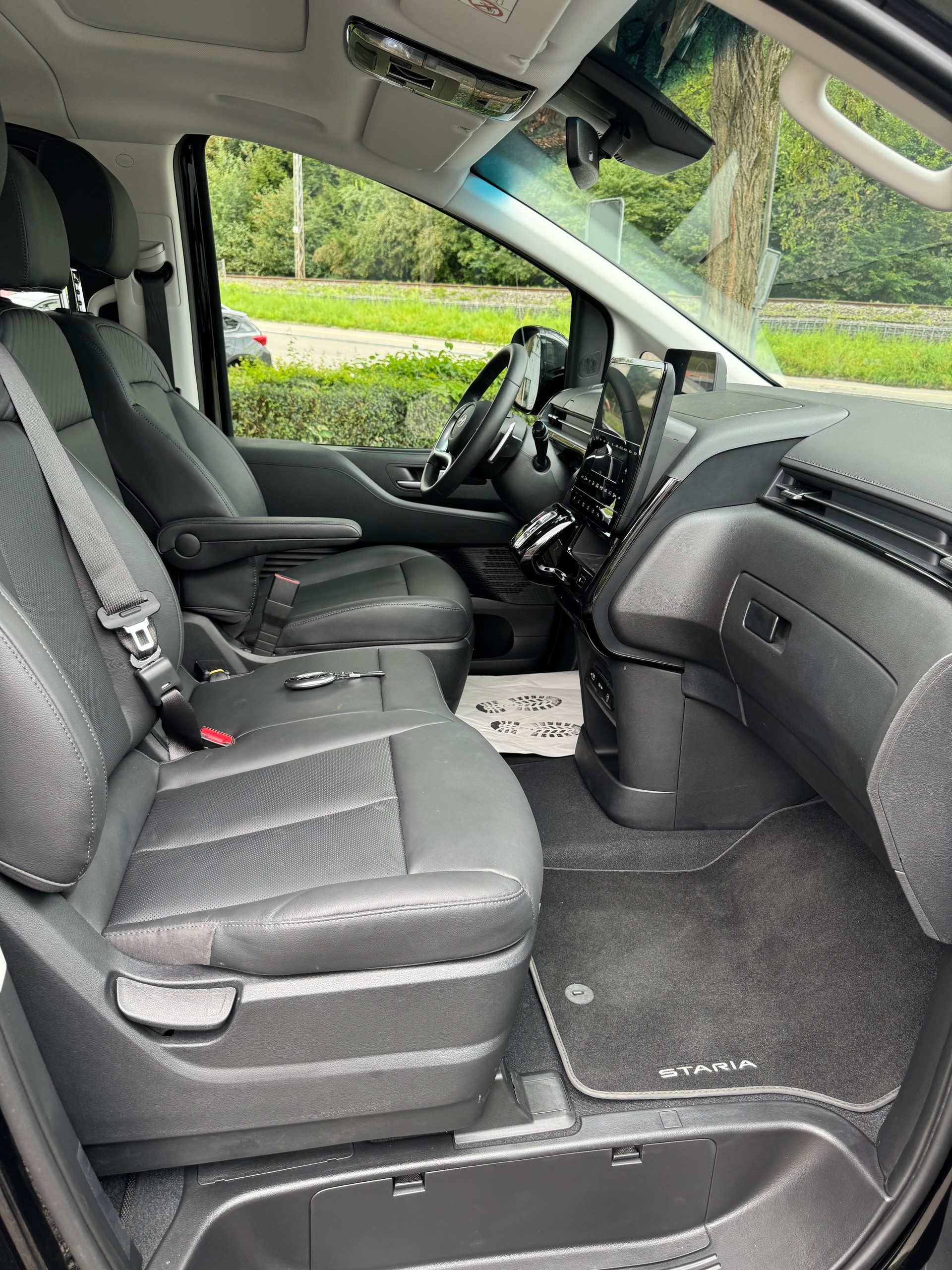 HYUNDAI STARIA-image-10