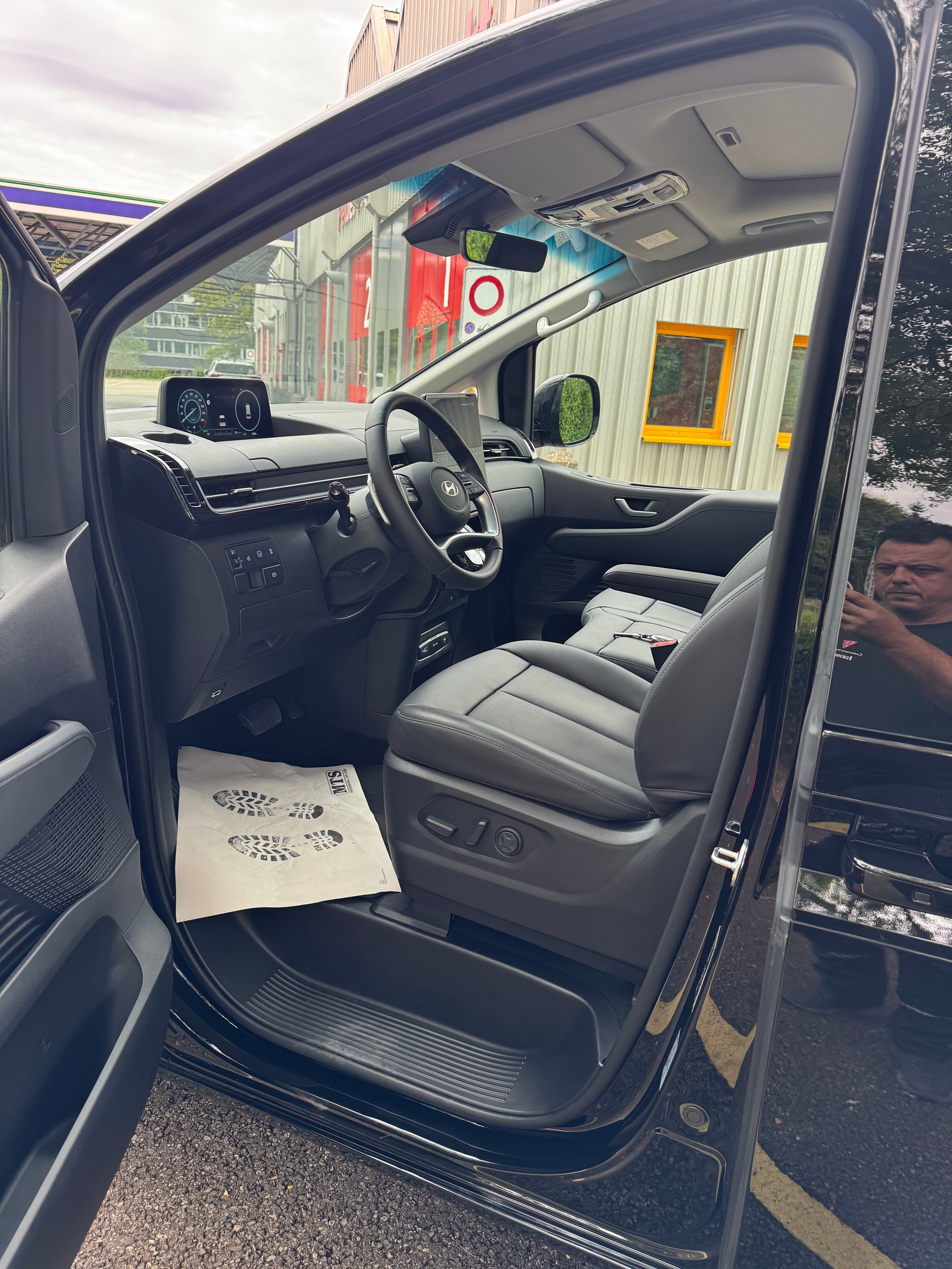 HYUNDAI STARIA-image-4