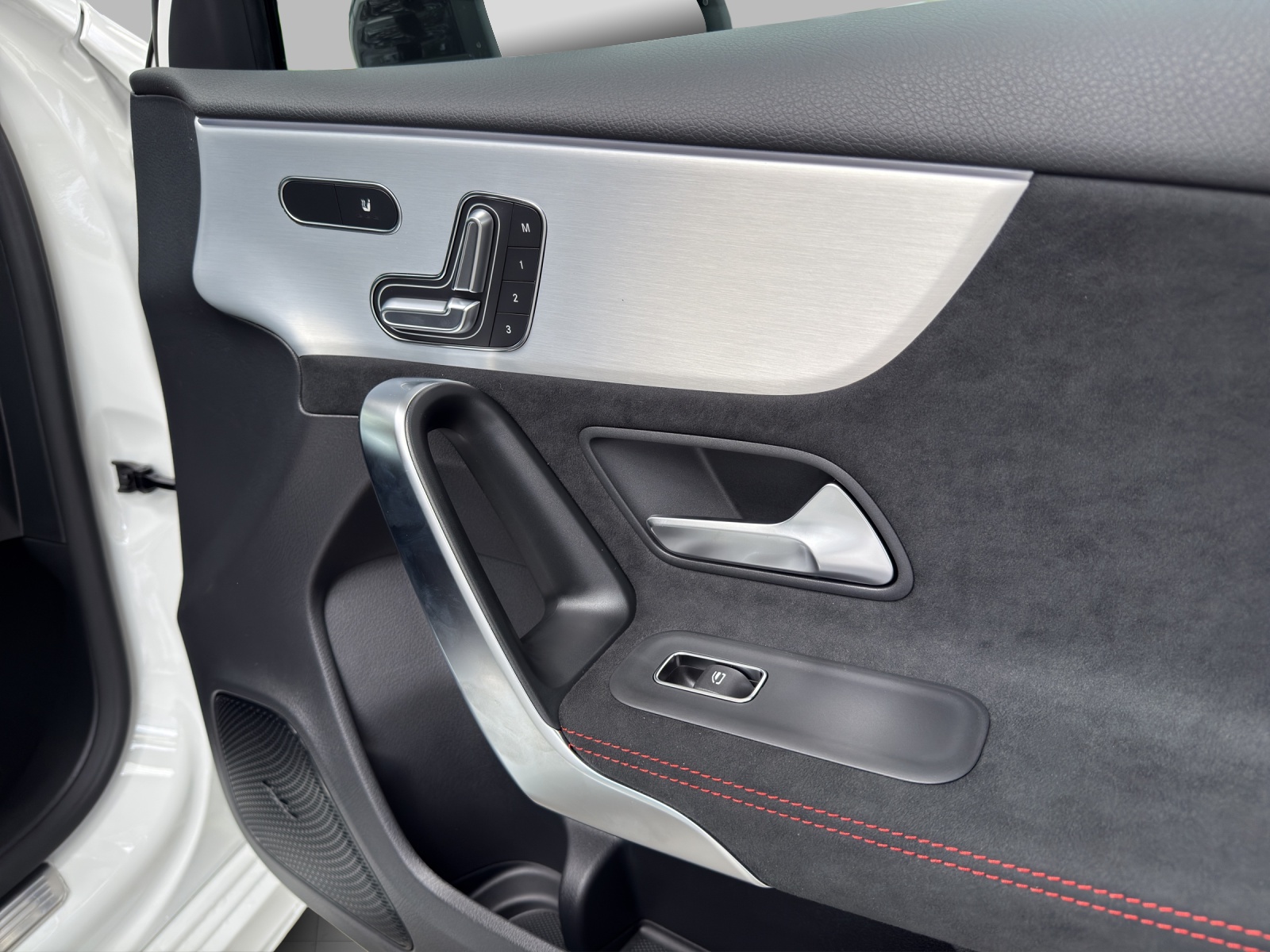 MERCEDES-BENZ A 200 Night Star 7G-DCT-image-14