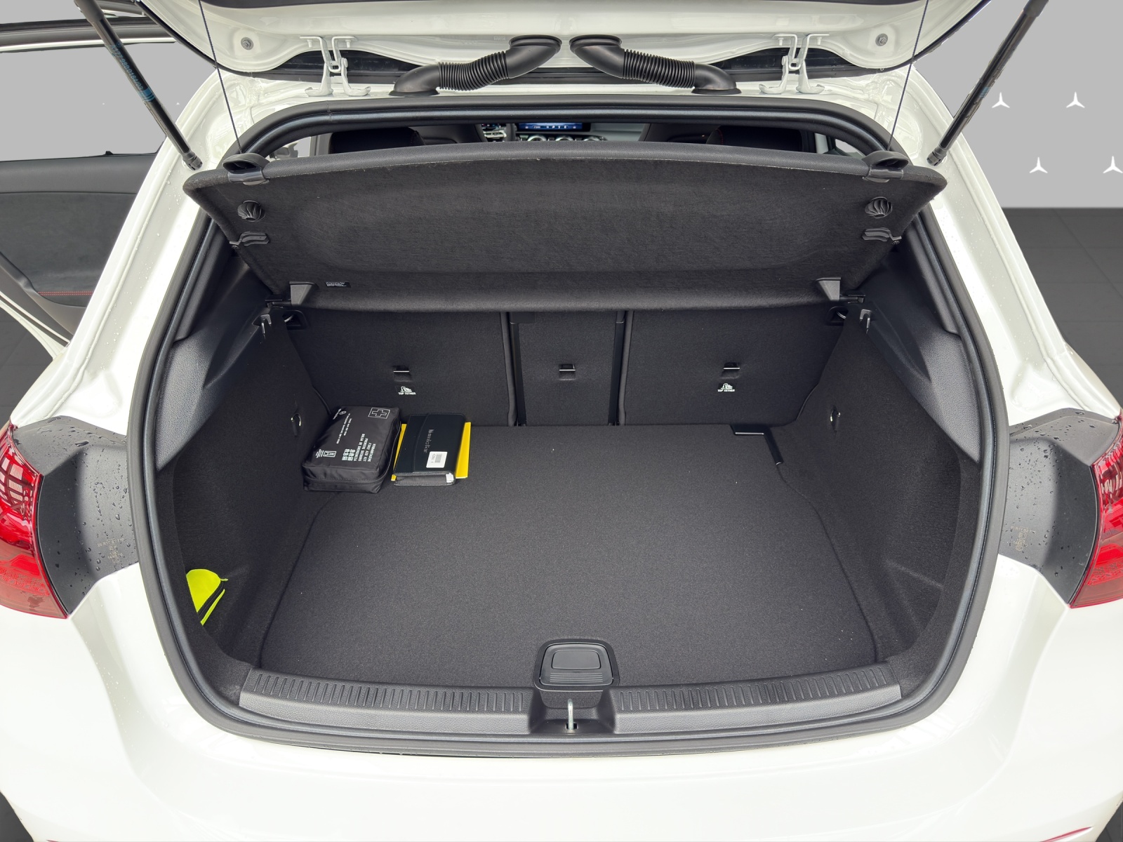 MERCEDES-BENZ A 200 Night Star 7G-DCT-image-7
