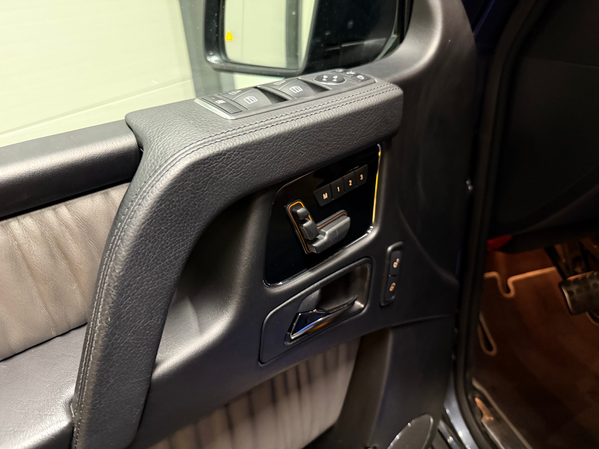 MERCEDES-BENZ G 500 lang Wagon-image-13