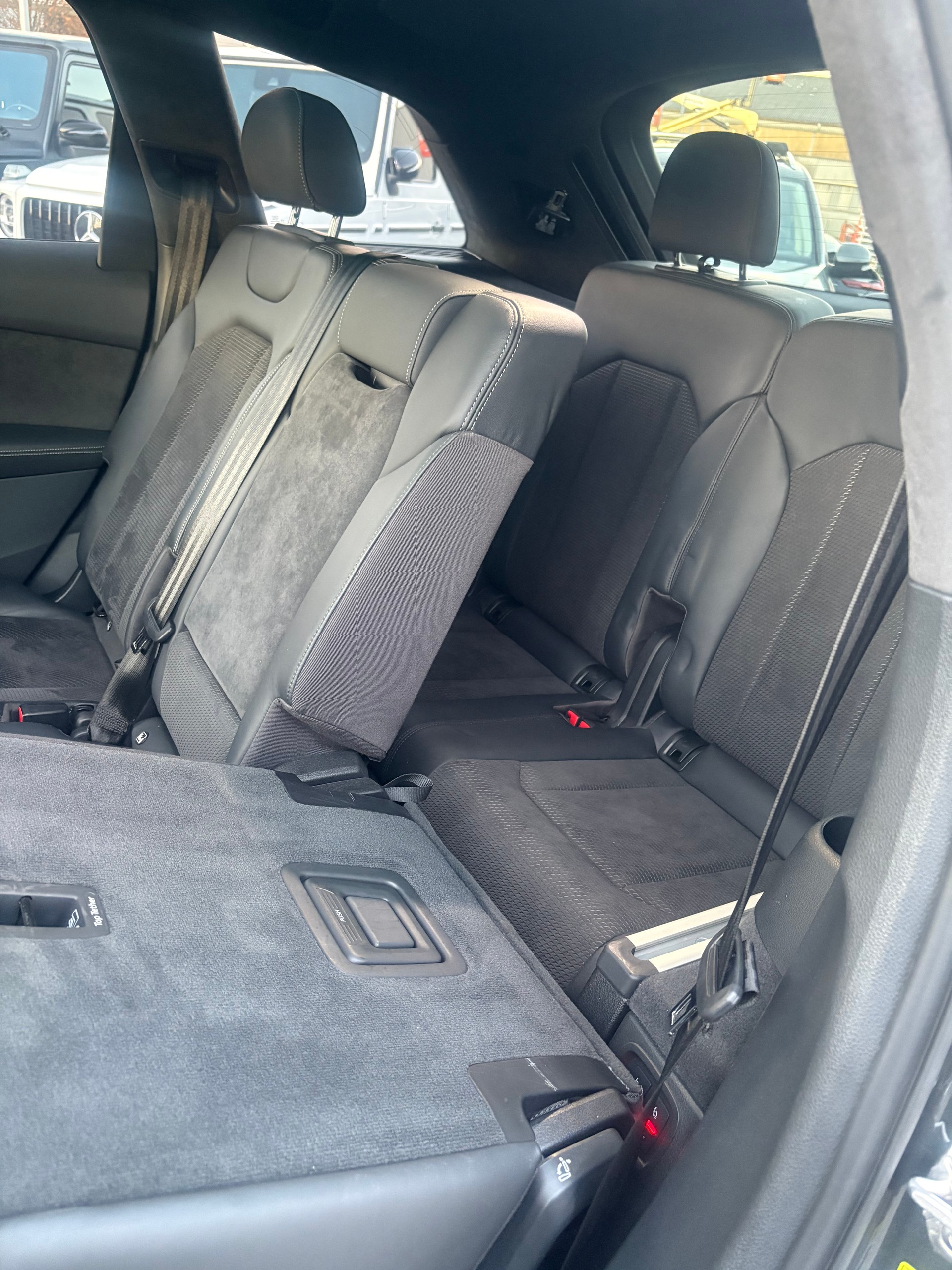 AUDI SQ7 4.0 TDI quattro tiptronic-image-16