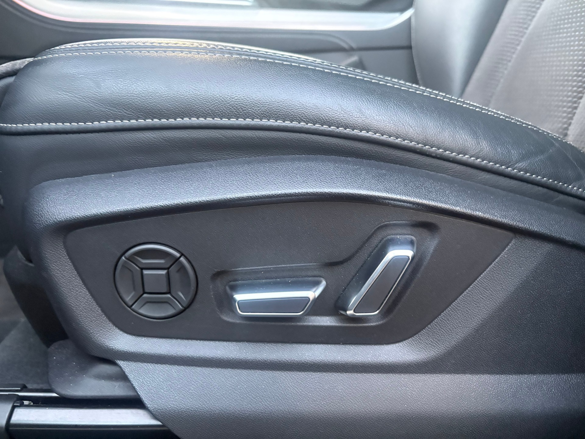 AUDI SQ7 4.0 TDI quattro tiptronic-image-21