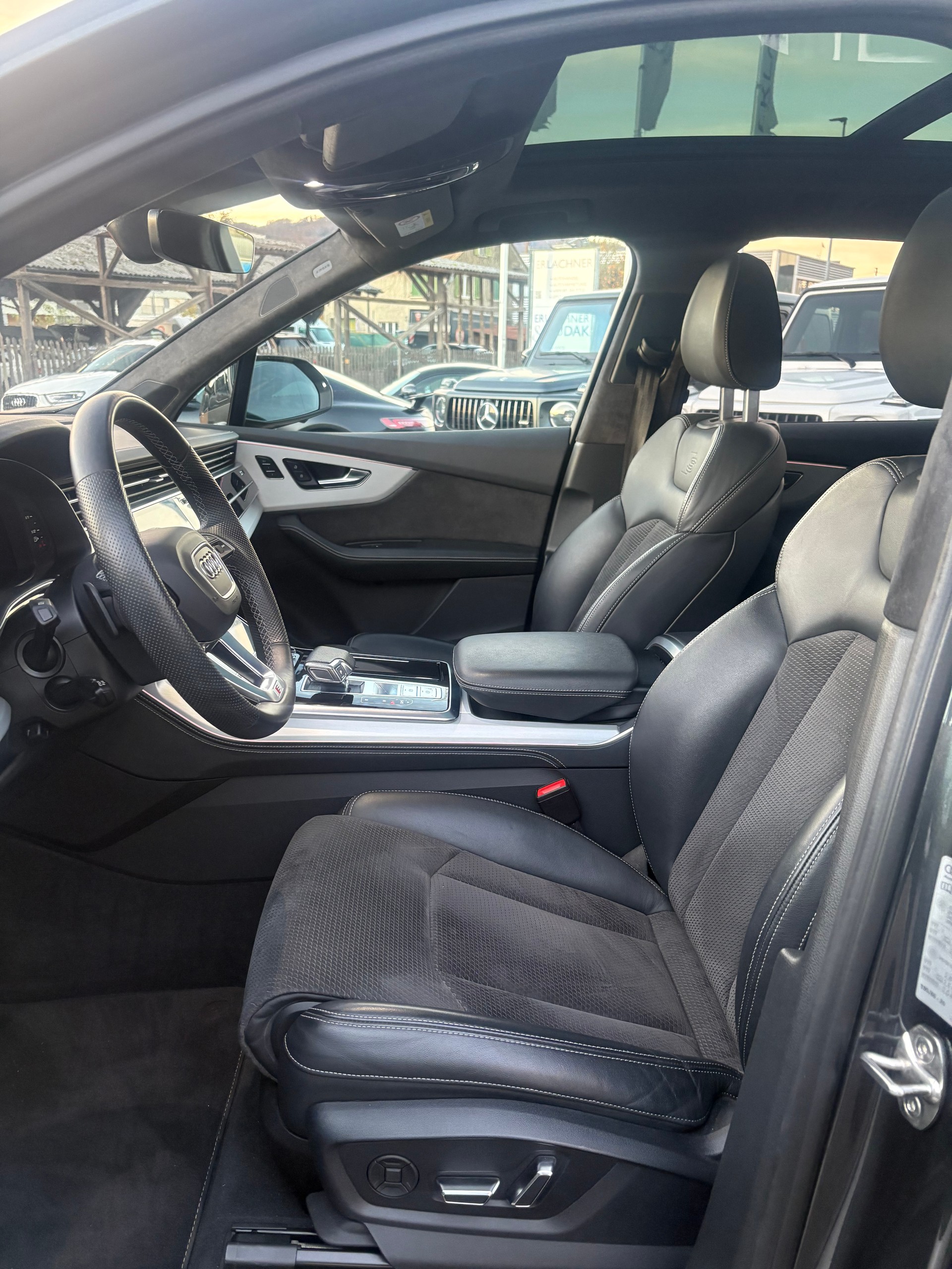 AUDI SQ7 4.0 TDI quattro tiptronic-image-12