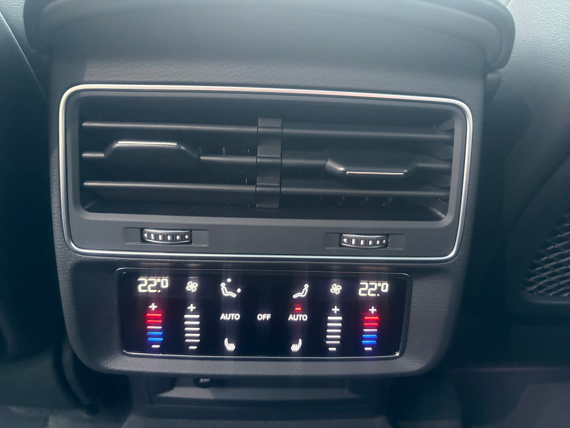 AUDI SQ7 4.0 TDI quattro tiptronic-image-22