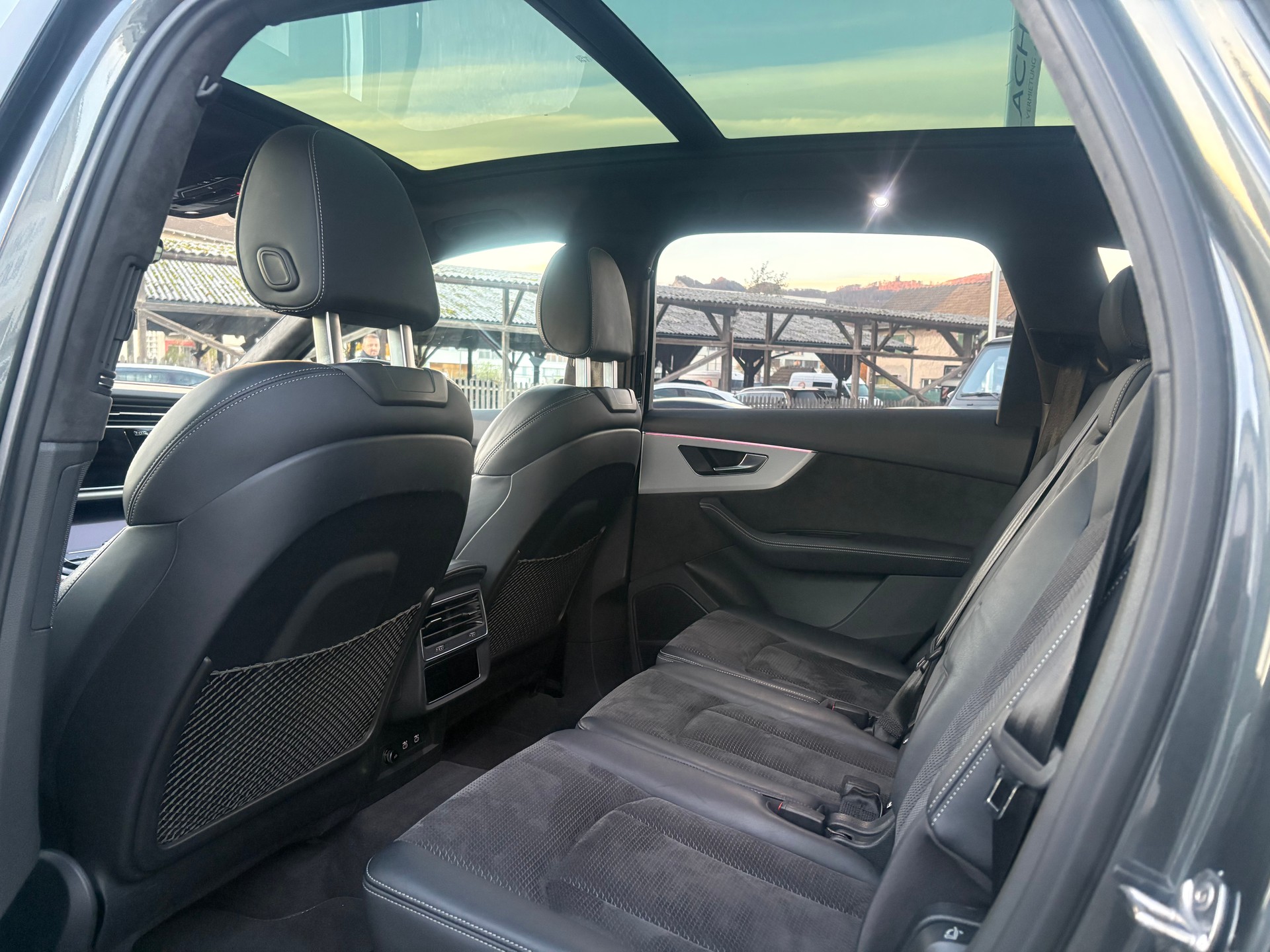 AUDI SQ7 4.0 TDI quattro tiptronic-image-14