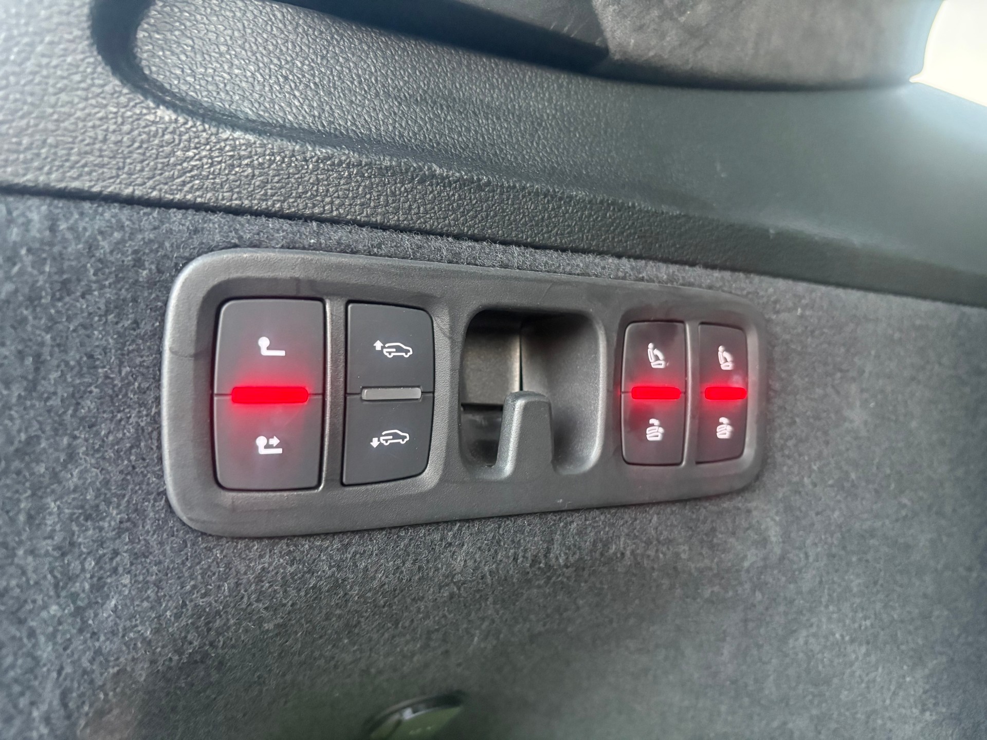 AUDI SQ7 4.0 TDI quattro tiptronic-image-19
