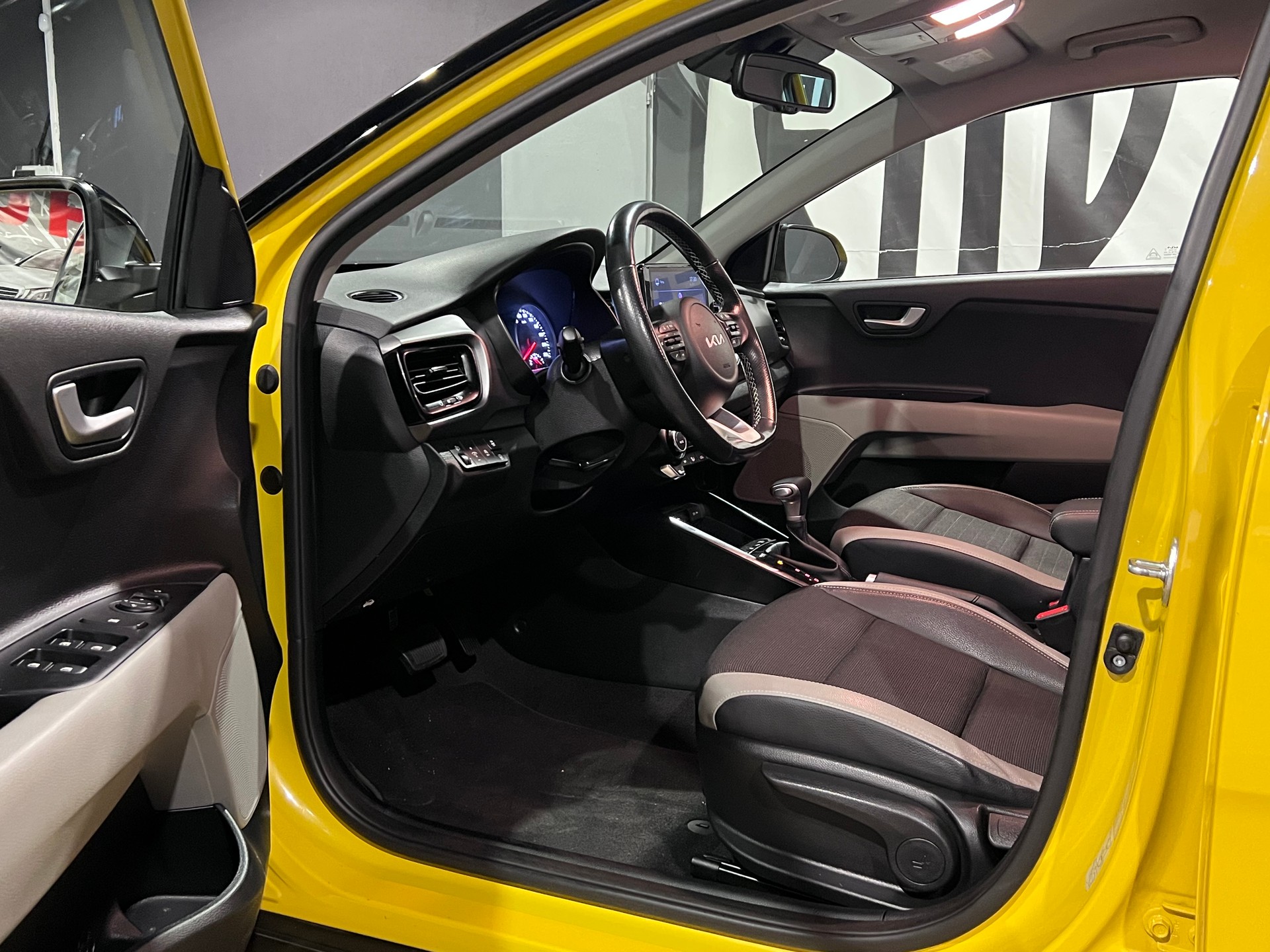 KIA Stonic 1.0 T-GDI MHEV GT-Line DCT-image-10